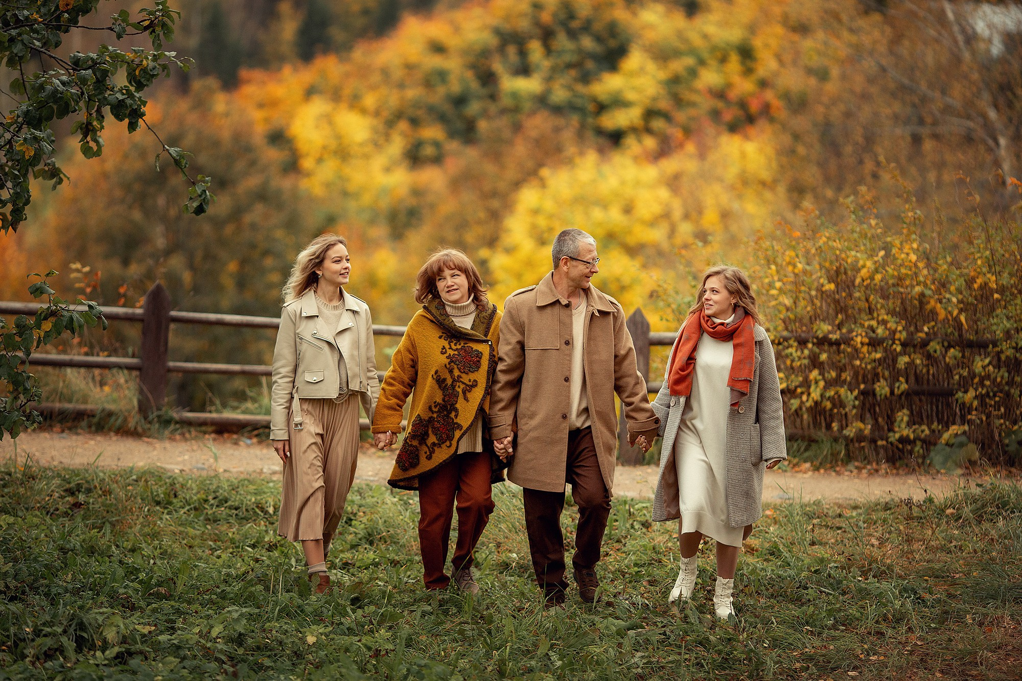 Фотосессия большой семьи в красивейших осенних пейзажах. Семейный фотограф Татьяна Надеждина | Москва, Московская область, Ярославль
