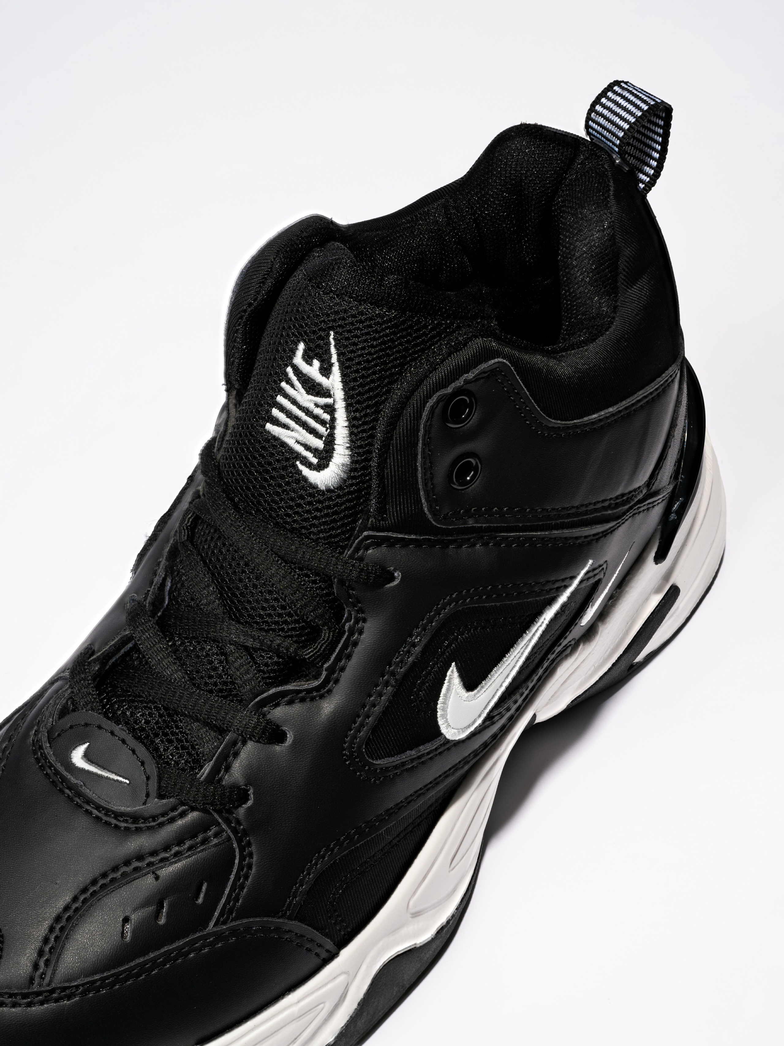 2023.10.24 — Фото кроссовок. Студия рекламной и предметной съемки товаров WELKO Studio