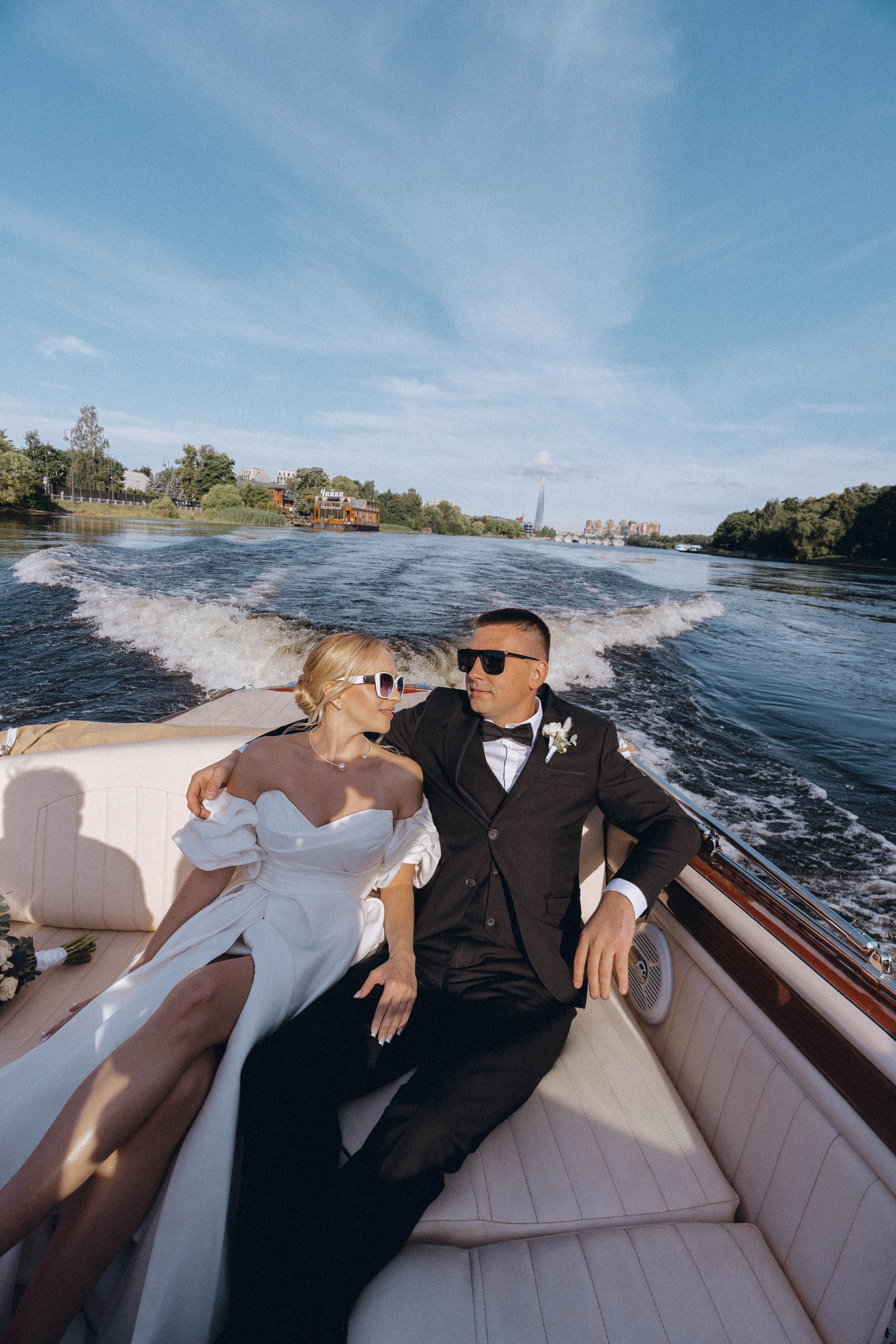 СВАДЕНБНАЯ СЬЕМКА НА КАТЕРЕ ПО КАНАЛАМ САНКТ-ПЕТЕРБУРГА И В АКВАТОРИИ НЕВЫ. Профессиональный фотограф, Санкт-Петербург — Виктория Богомолова