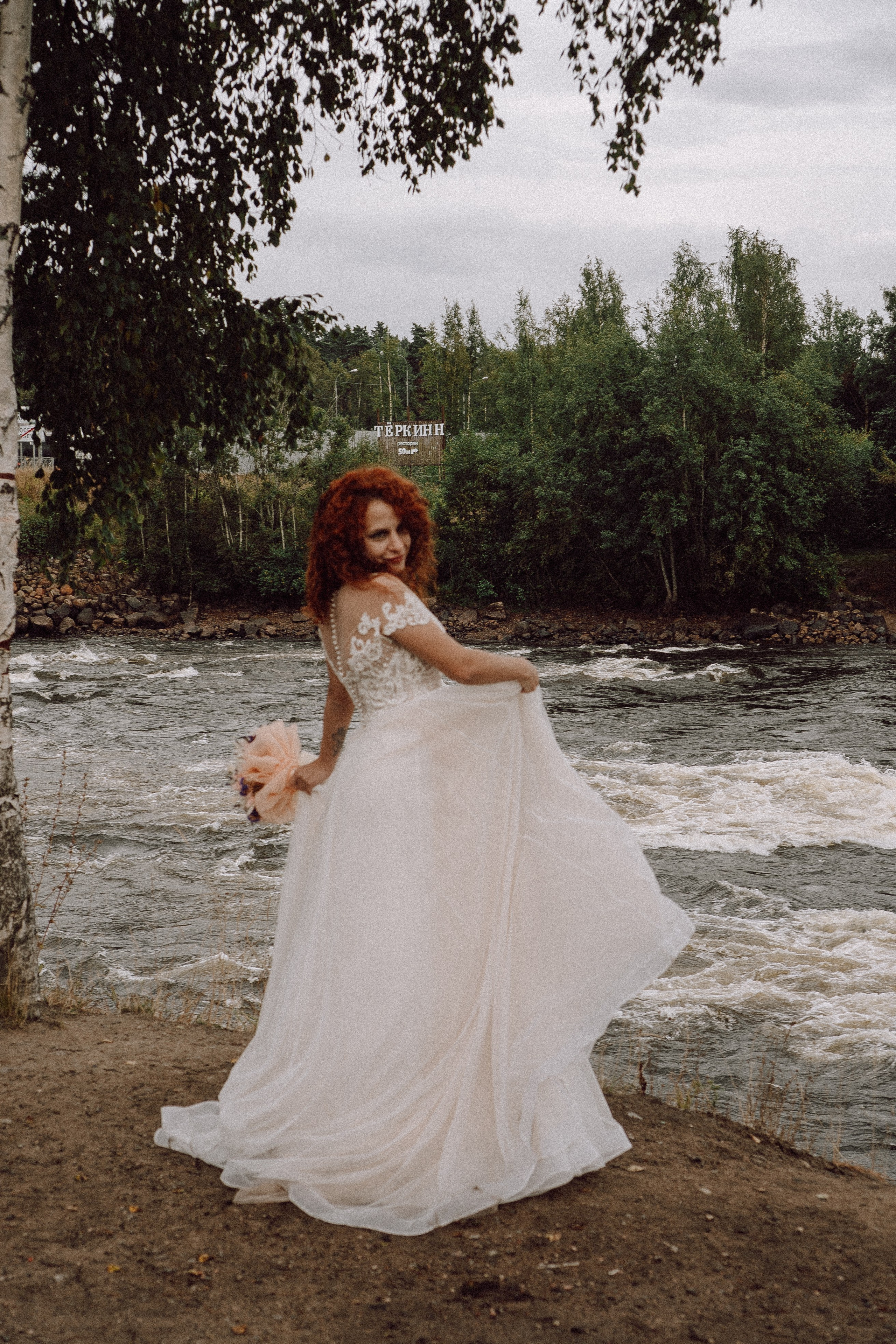 СВАДЕБНАЯ ФОТОСЕССИИЯ ПАРЫ В ГОРОДЕ ПРИОЗЕРСК В СОСНОВОМ ЛЕСУ И С ПИКАПОМ. Профессиональный фотограф, Санкт-Петербург — Виктория Богомолова