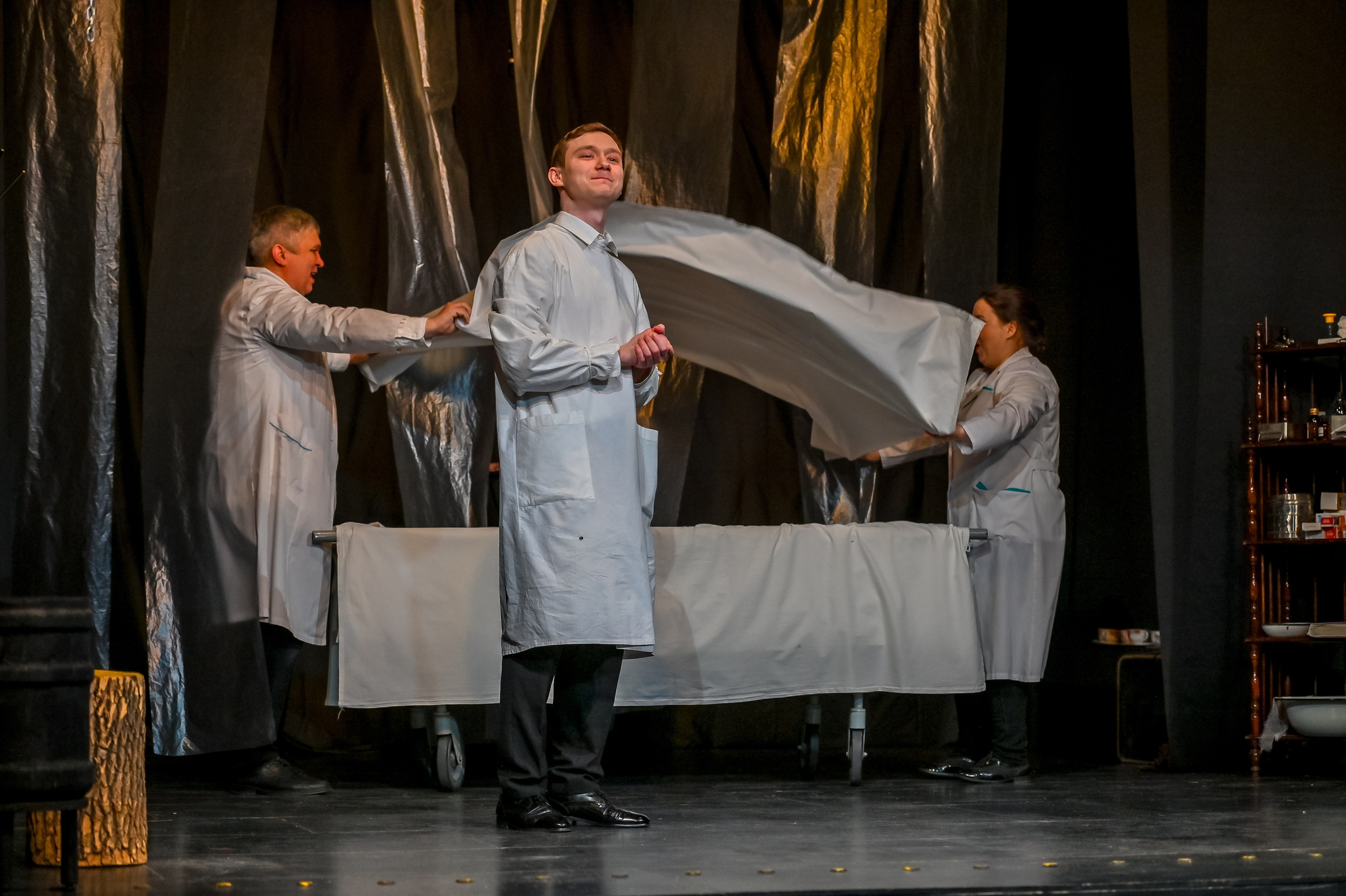 «Записки юного врача» в Театре Артиста 01.03.2024. Репортажный профессиональный фотограф-любитель