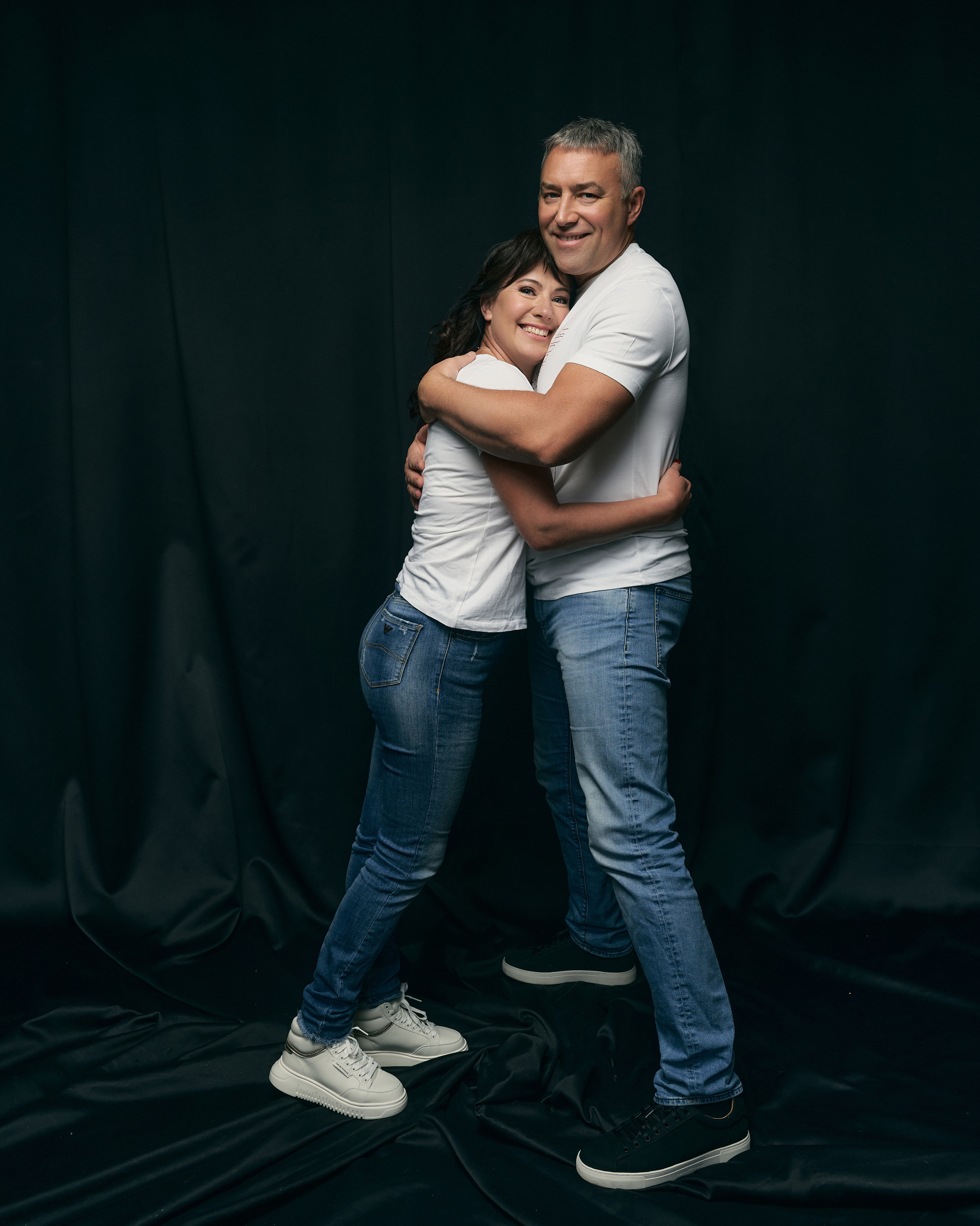 Семейная фотосессия в минималистичном стиле в фотостудии. Фотограф Дмитрий Цветков | Санкт-Петербург