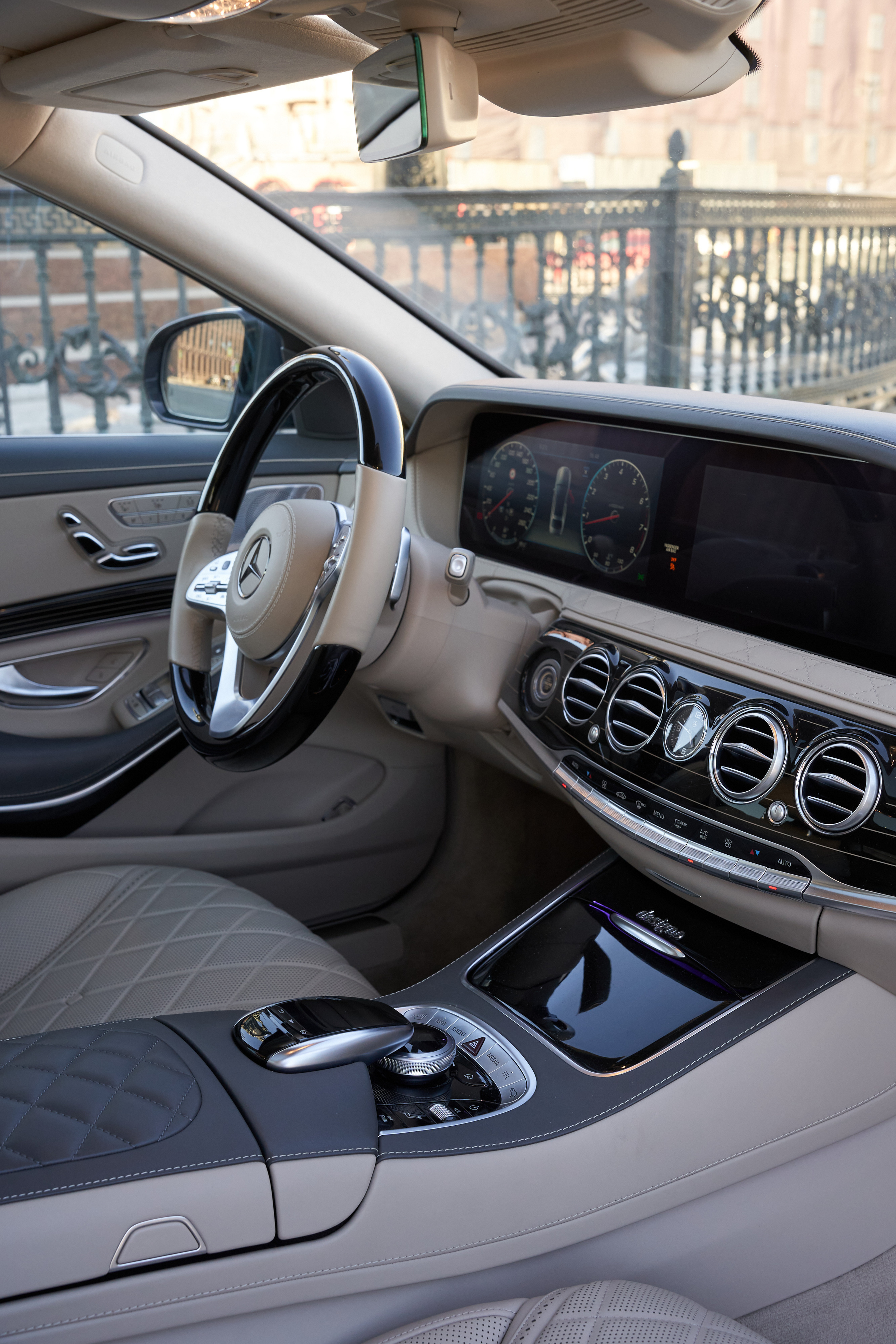 интерьер автомобиля Genesis