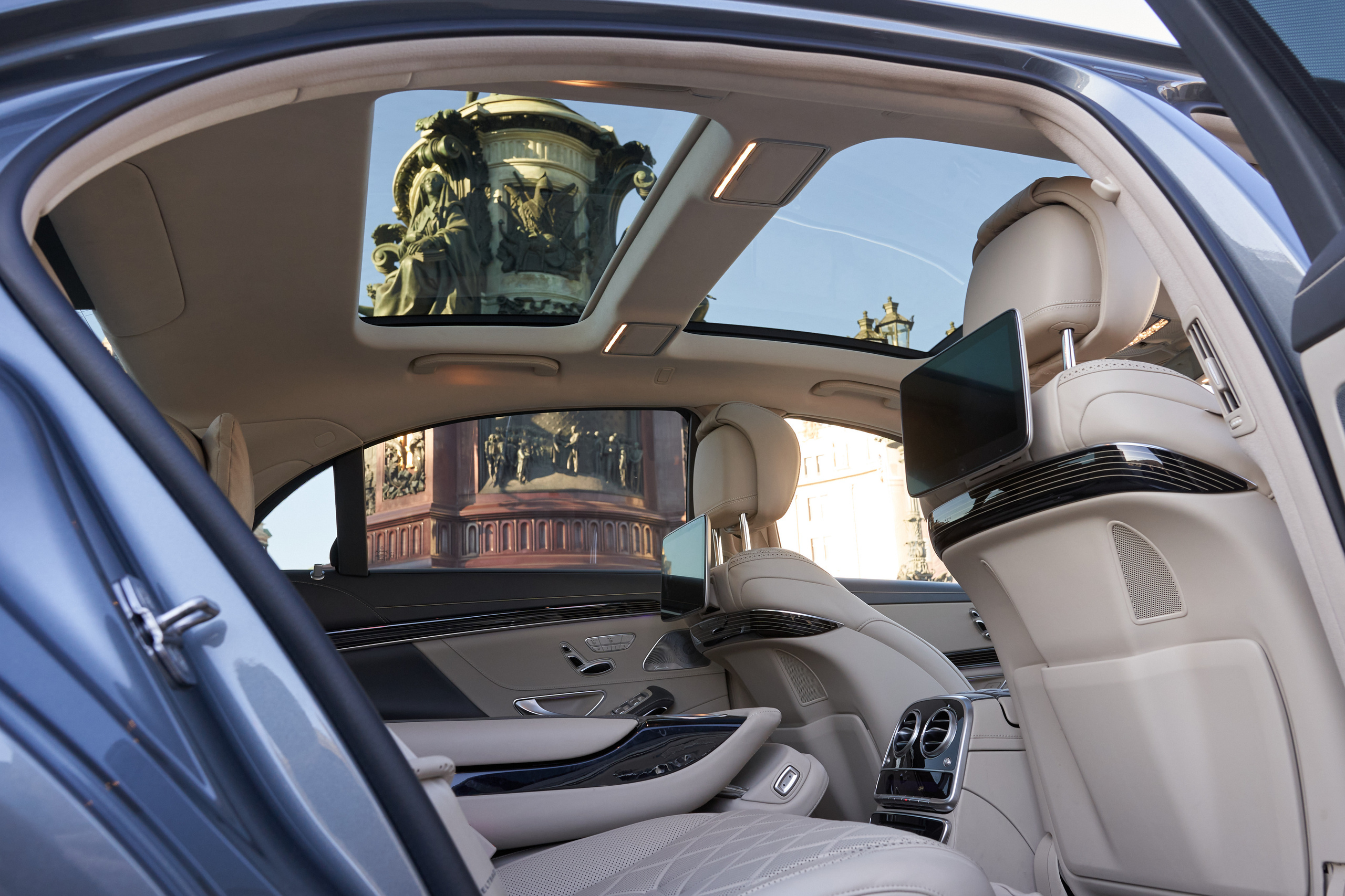 Отделка салона автомобиля Мерседес