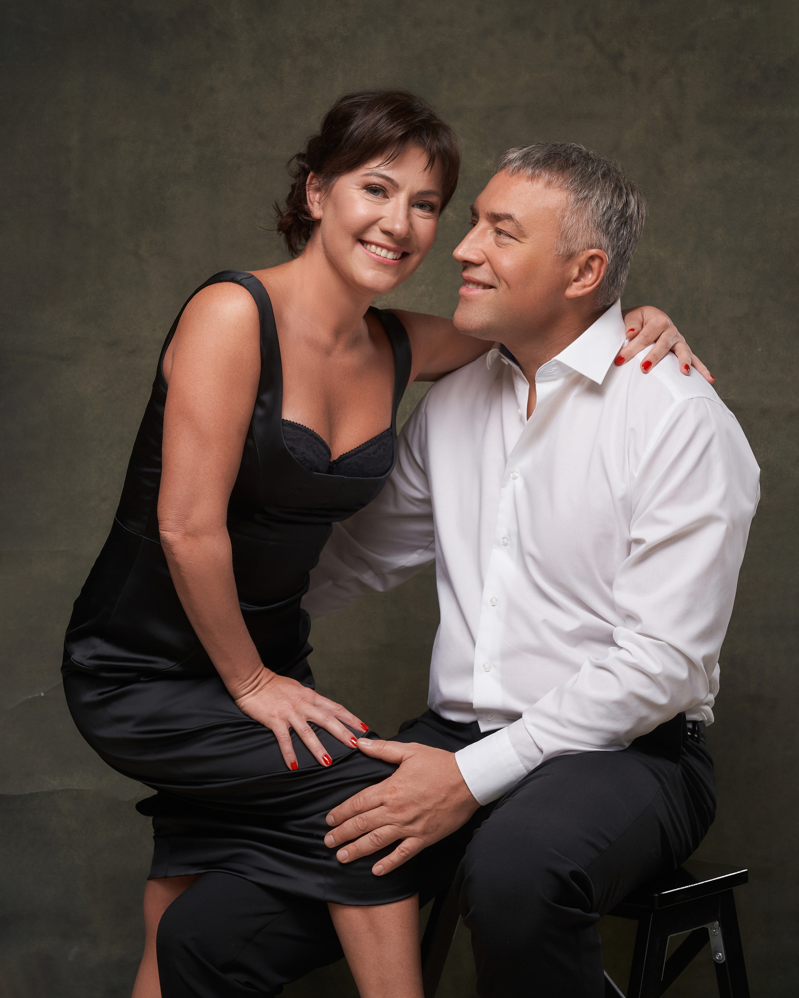 Лавстори для пары среднего возраста в фотостудии