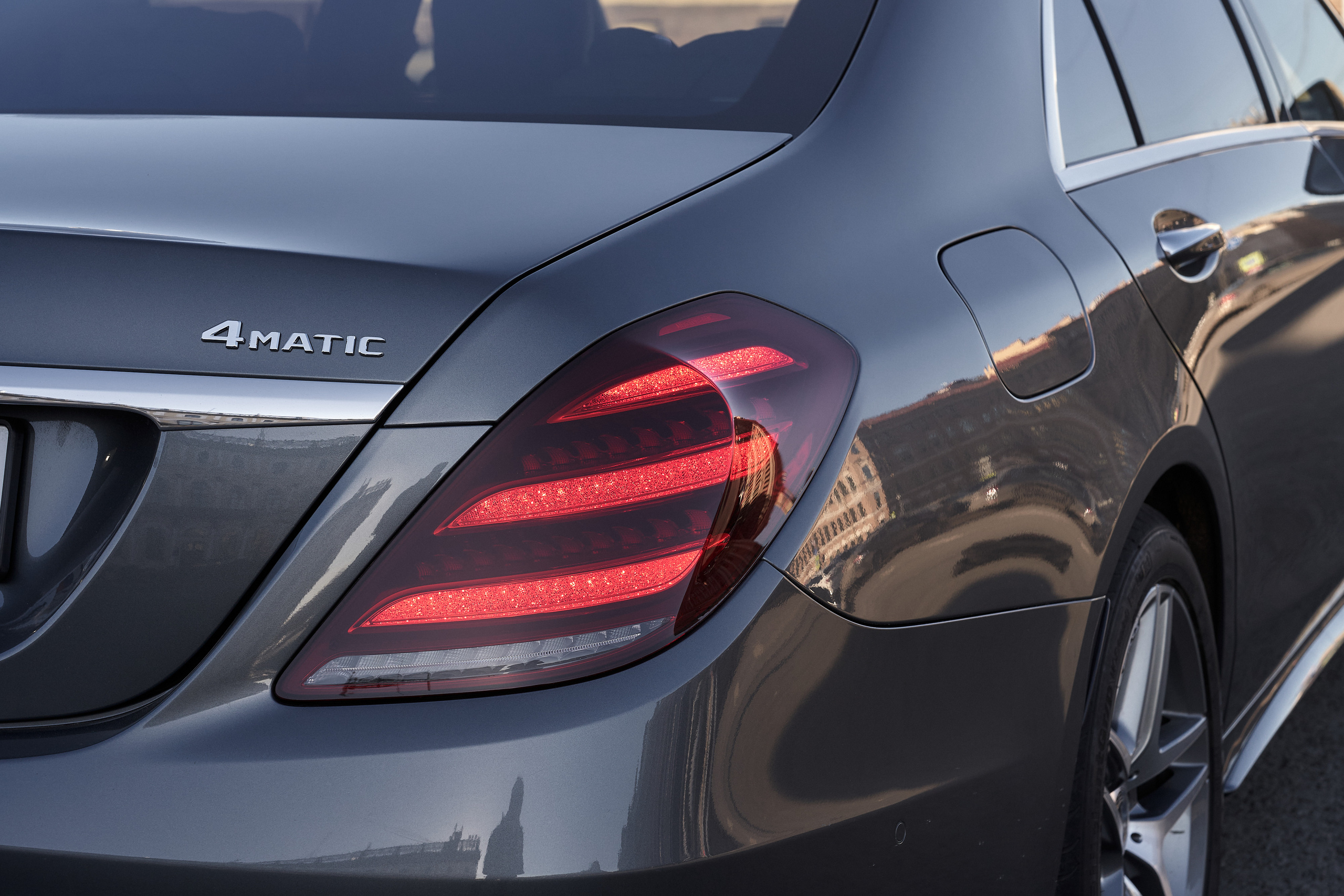 Задний фонарь автомобиля Мерседес