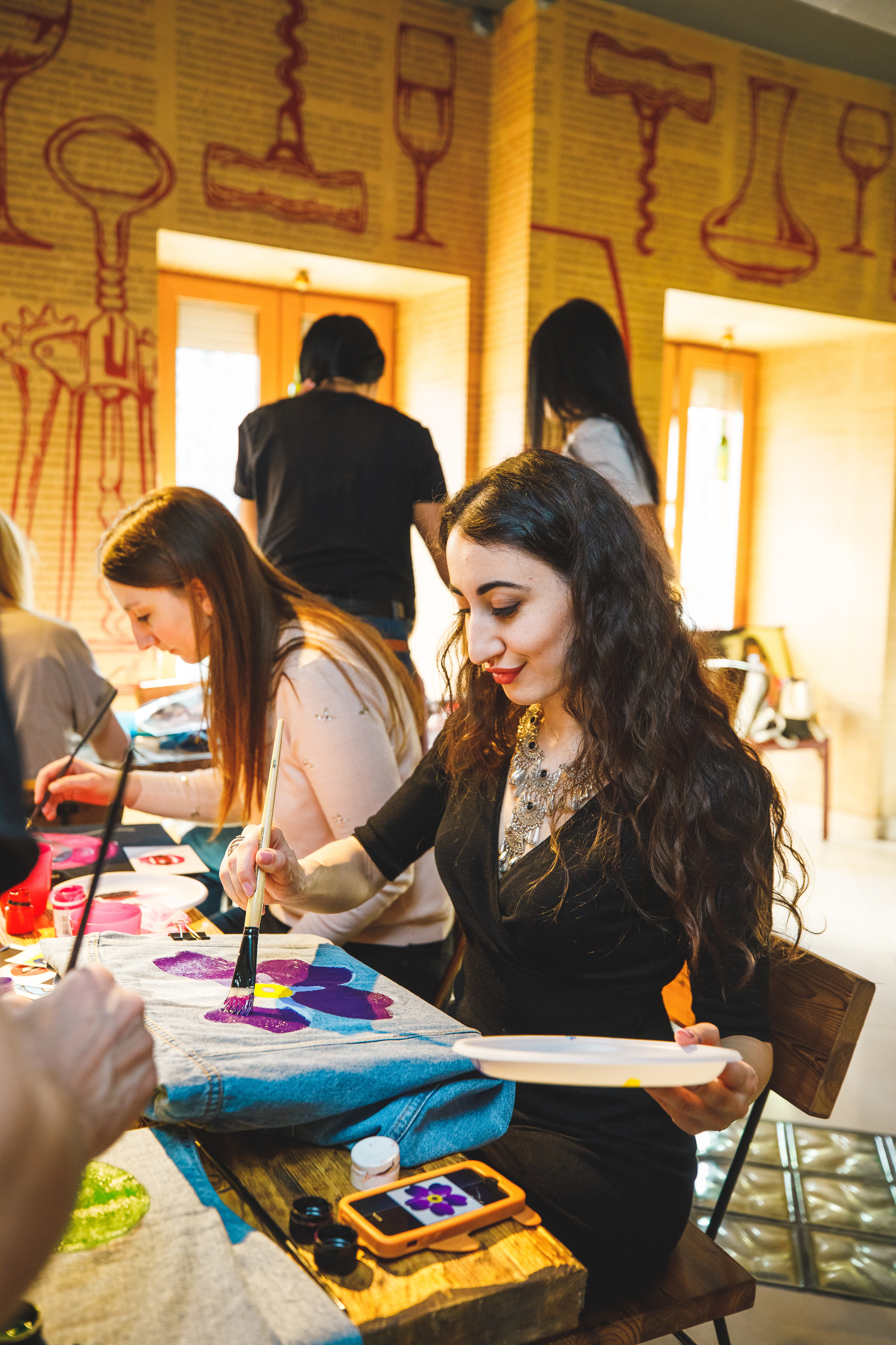 Мастер классы от художниц Ани и Яны Карпик. Репортажный Фотограф Москва Дарья Лунева
