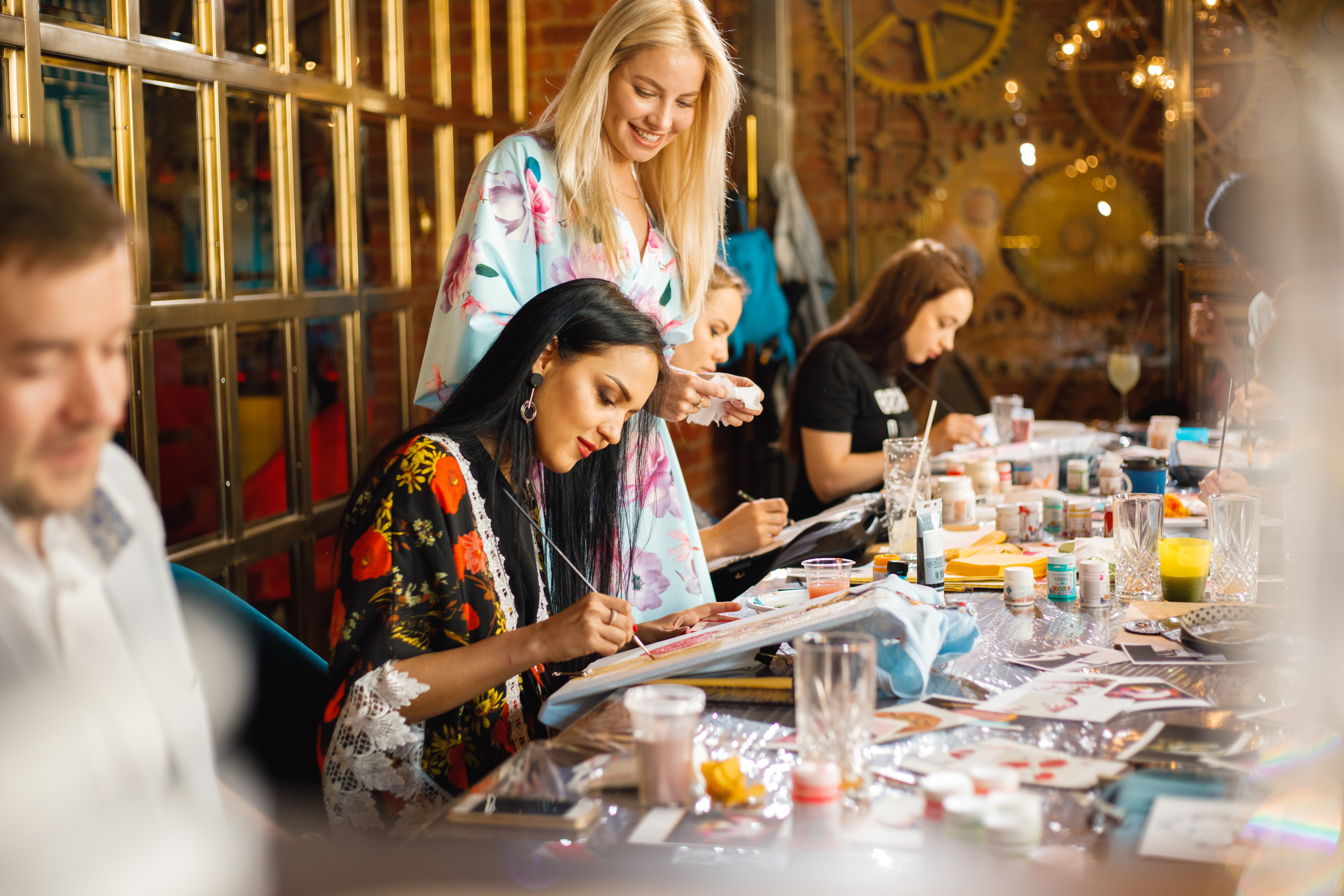 Мастер классы от художниц Ани и Яны Карпик. Репортажный Фотограф Москва Дарья Лунева