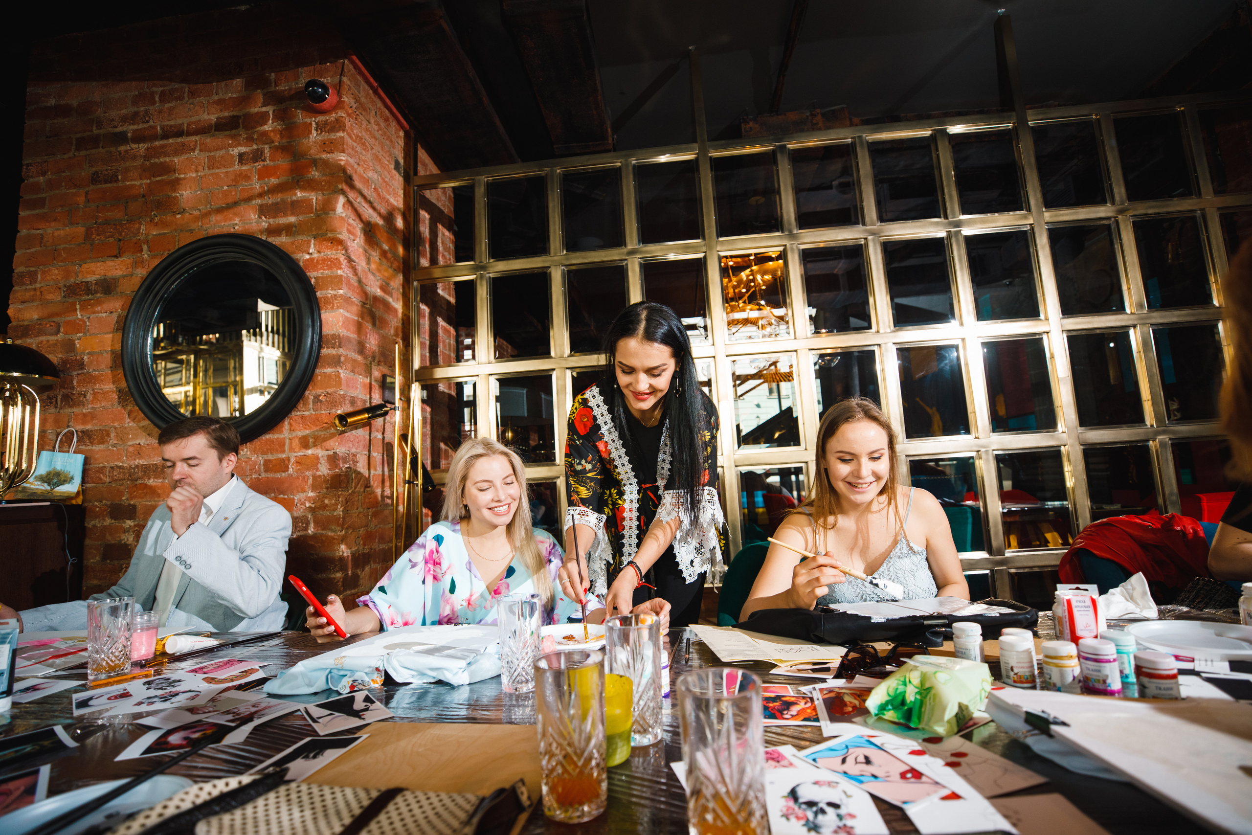 Мастер классы от художниц Ани и Яны Карпик. Репортажный Фотограф Москва Дарья Лунева
