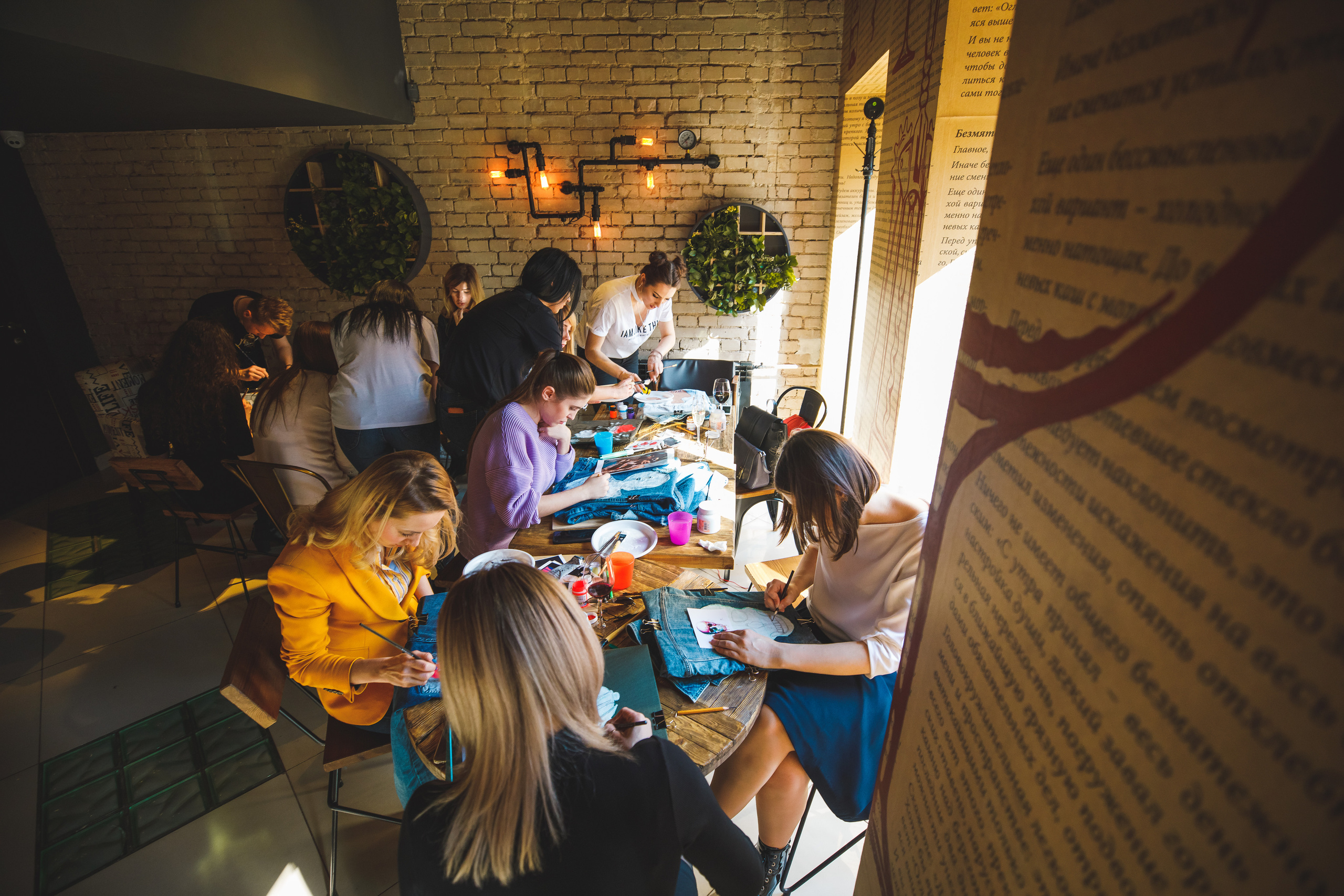 Мастер классы от художниц Ани и Яны Карпик. Репортажный Фотограф Москва Дарья Лунева