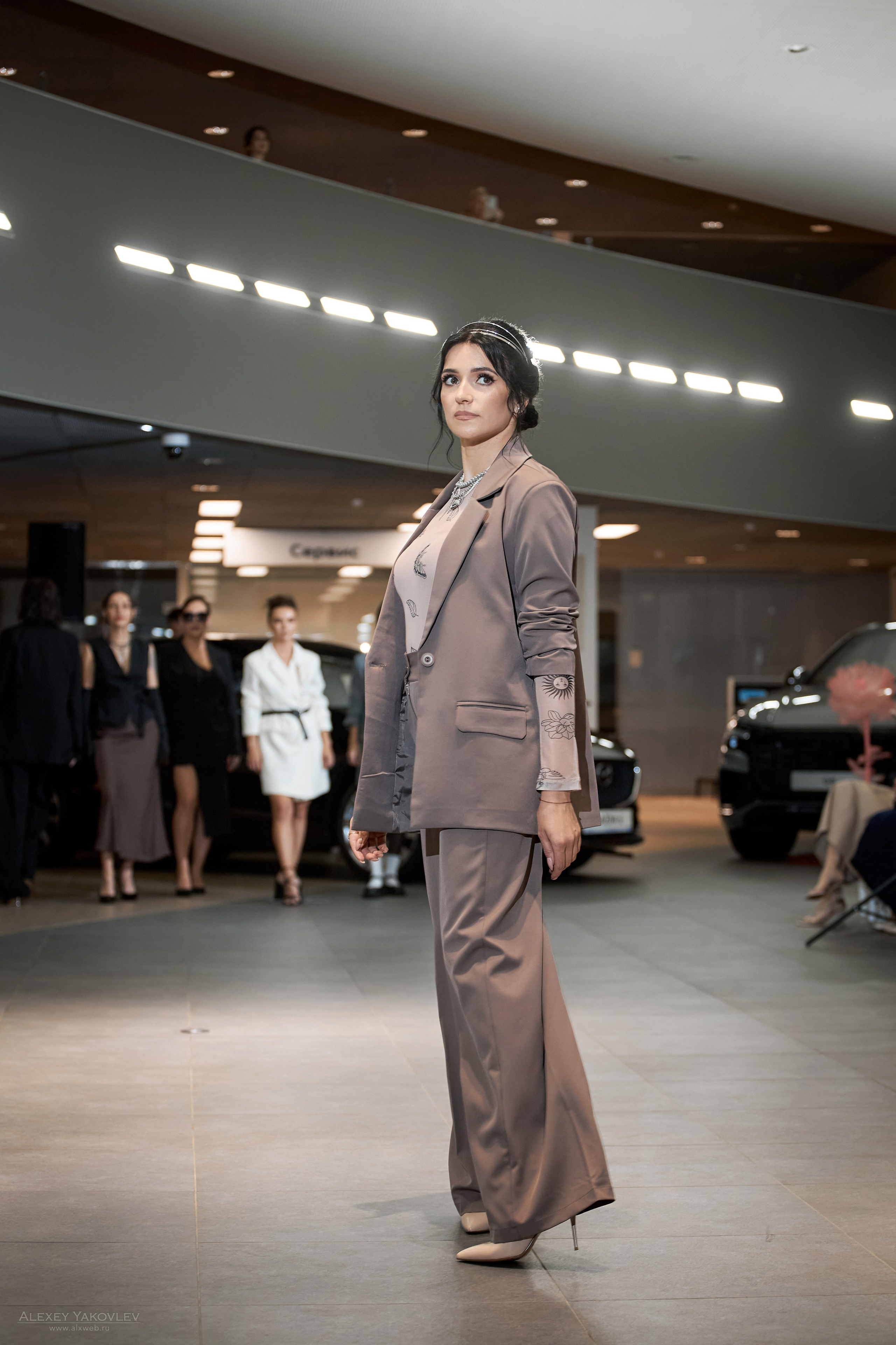 Модный показ PRE-FALL модельной школы Modeling+. Фотограф Алексей Яковлев