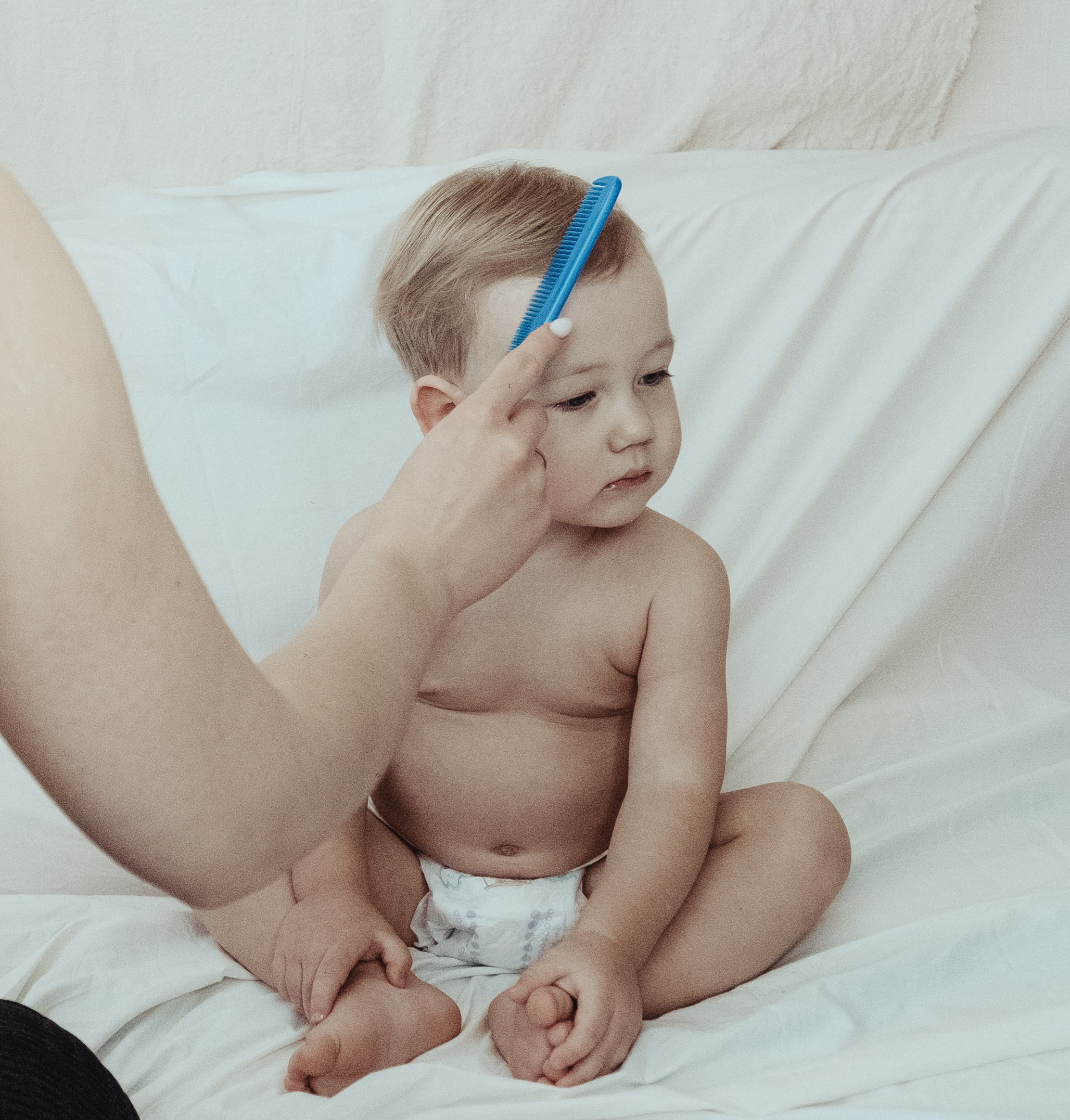 детский портрет Саратов мама расчесывает маленького сына