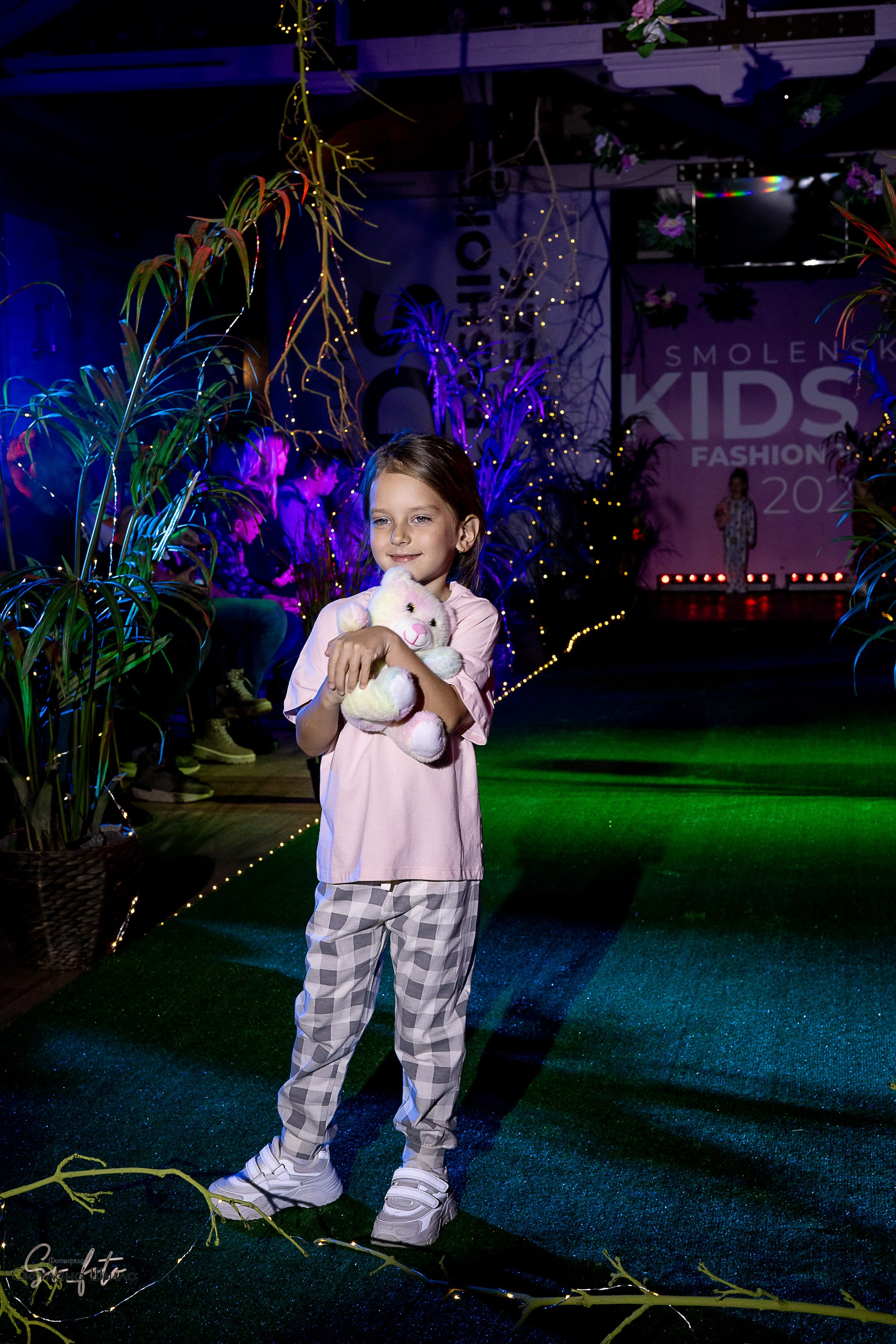 Smolensk Fashion Week_показы_ДЕНЬ 3_ФИНАЛ_Алиса в стране чудес. Главная