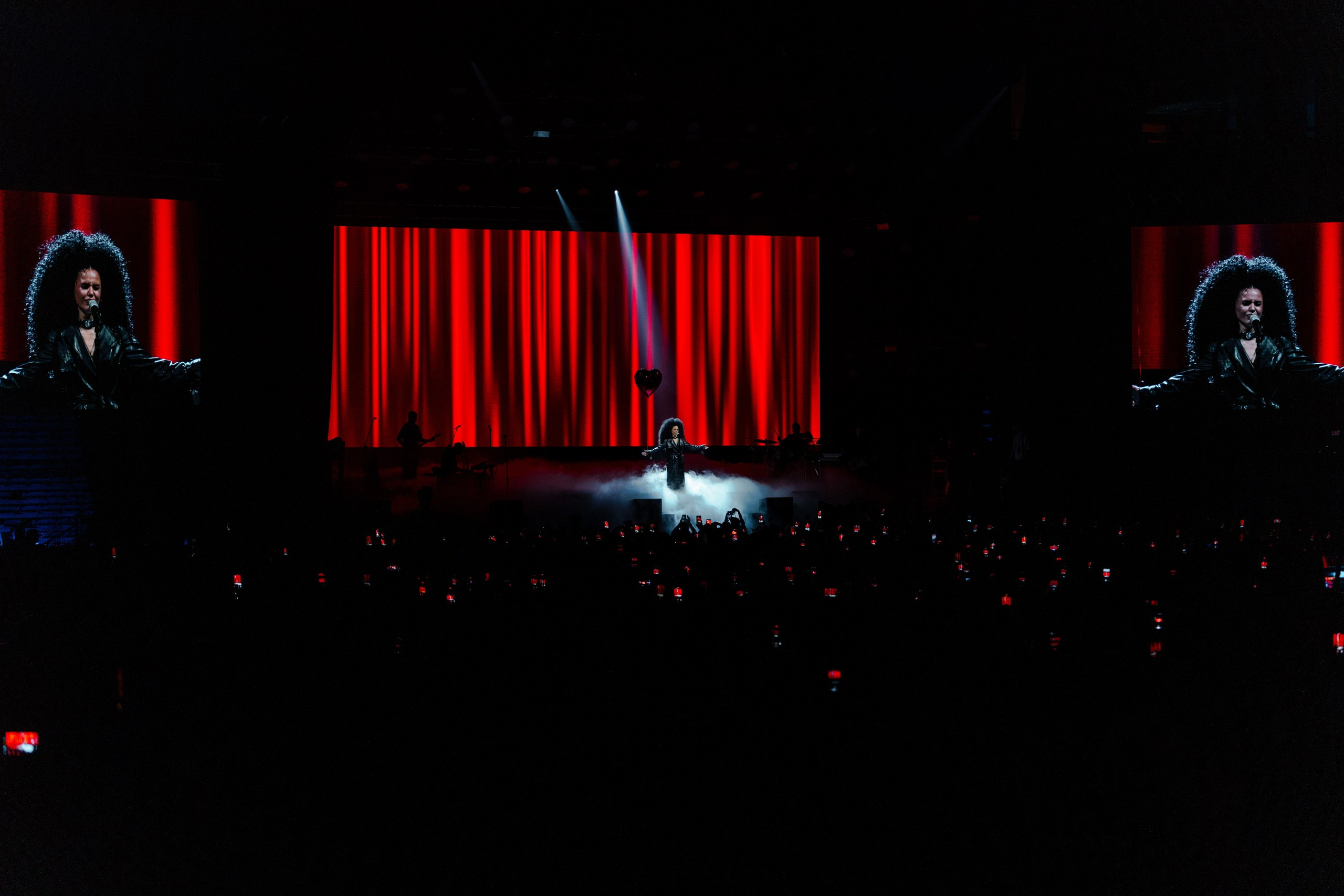 Фотографии с концерта Zivert в Ярославле. Репортажный фотограф в Москве Измалков Артем