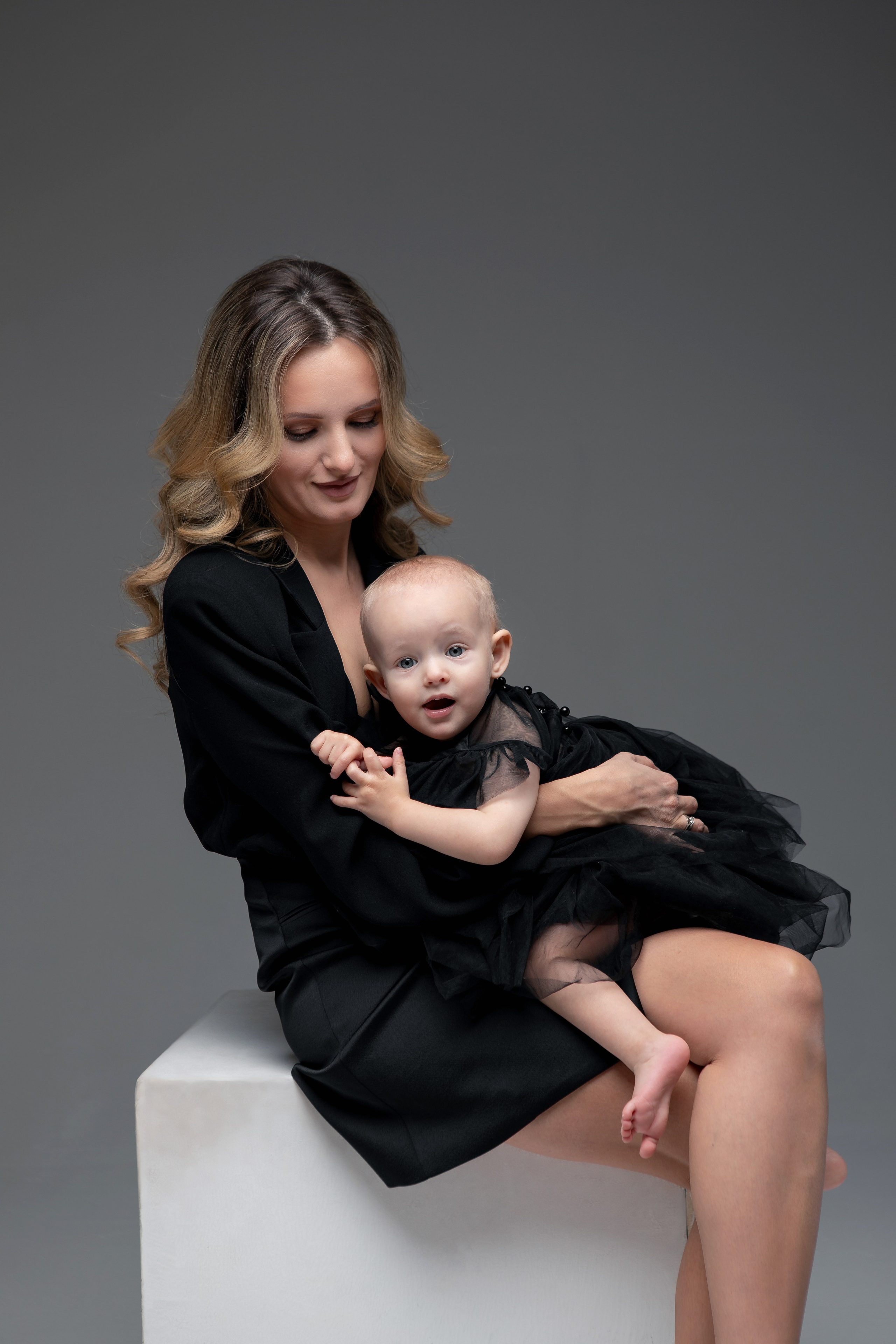 Мама и Малыш на Циклорамме. Семейный и Детский фотограф в Москва Скворцова Татьяна