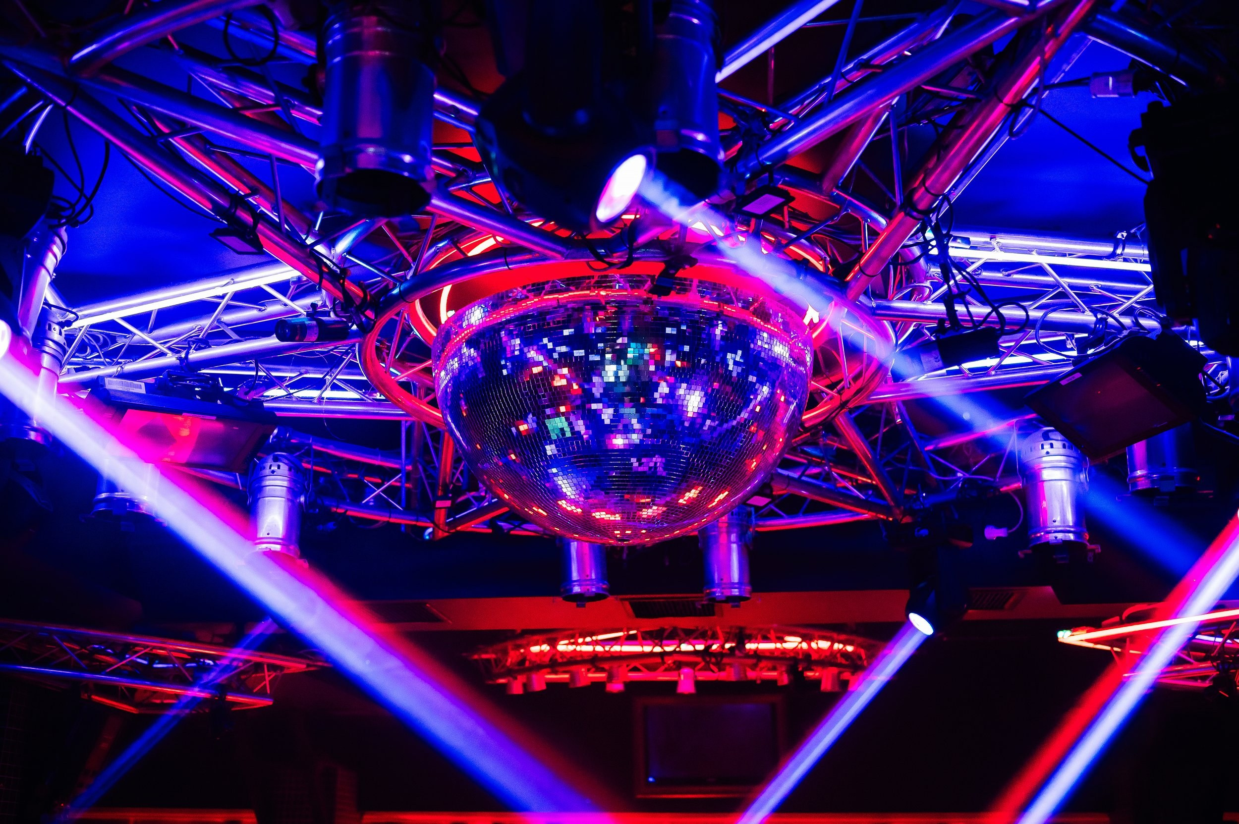 Фоторепортаж из Планеты. One Media Life: фоторепортажи, фотоотчеты с мероприятий и заведений