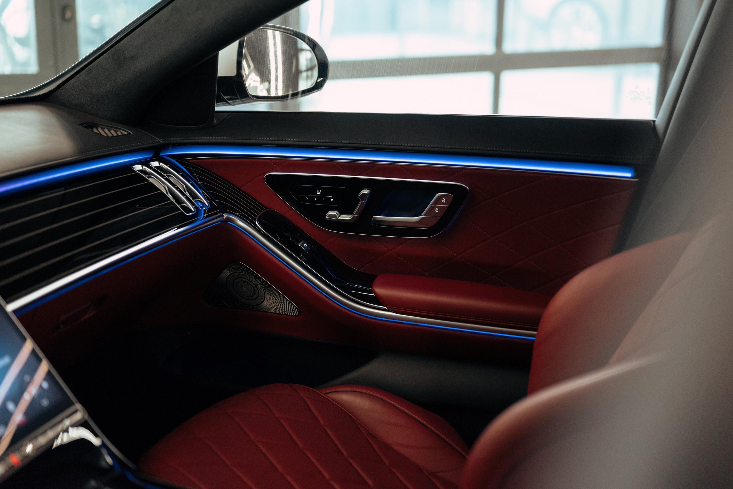 Mercedes 223 white on red. DeLorein