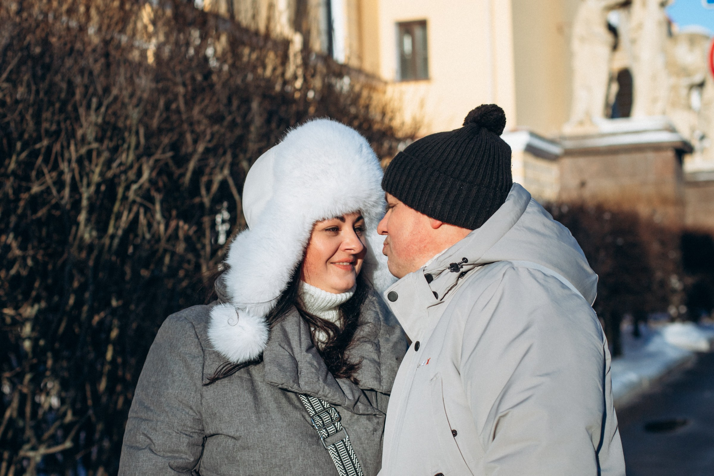 Анна с семьей в феврале. Фотопрогулка в Петербурге. Индивидуальный и семейный фотограф в Санкт-Петербурге