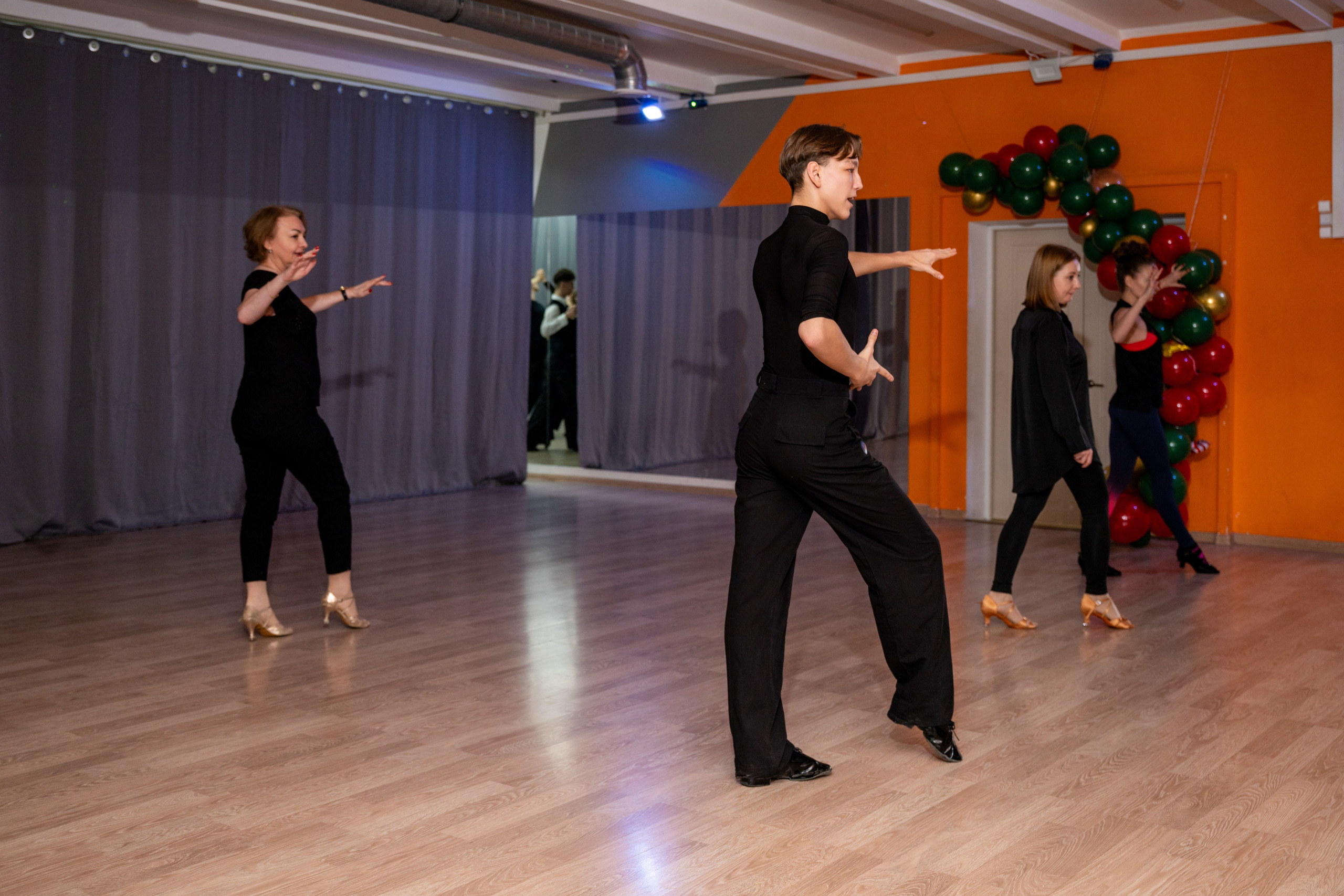 Взрослая группа латины. КонТакт — спортивные бальные танцы в Москве