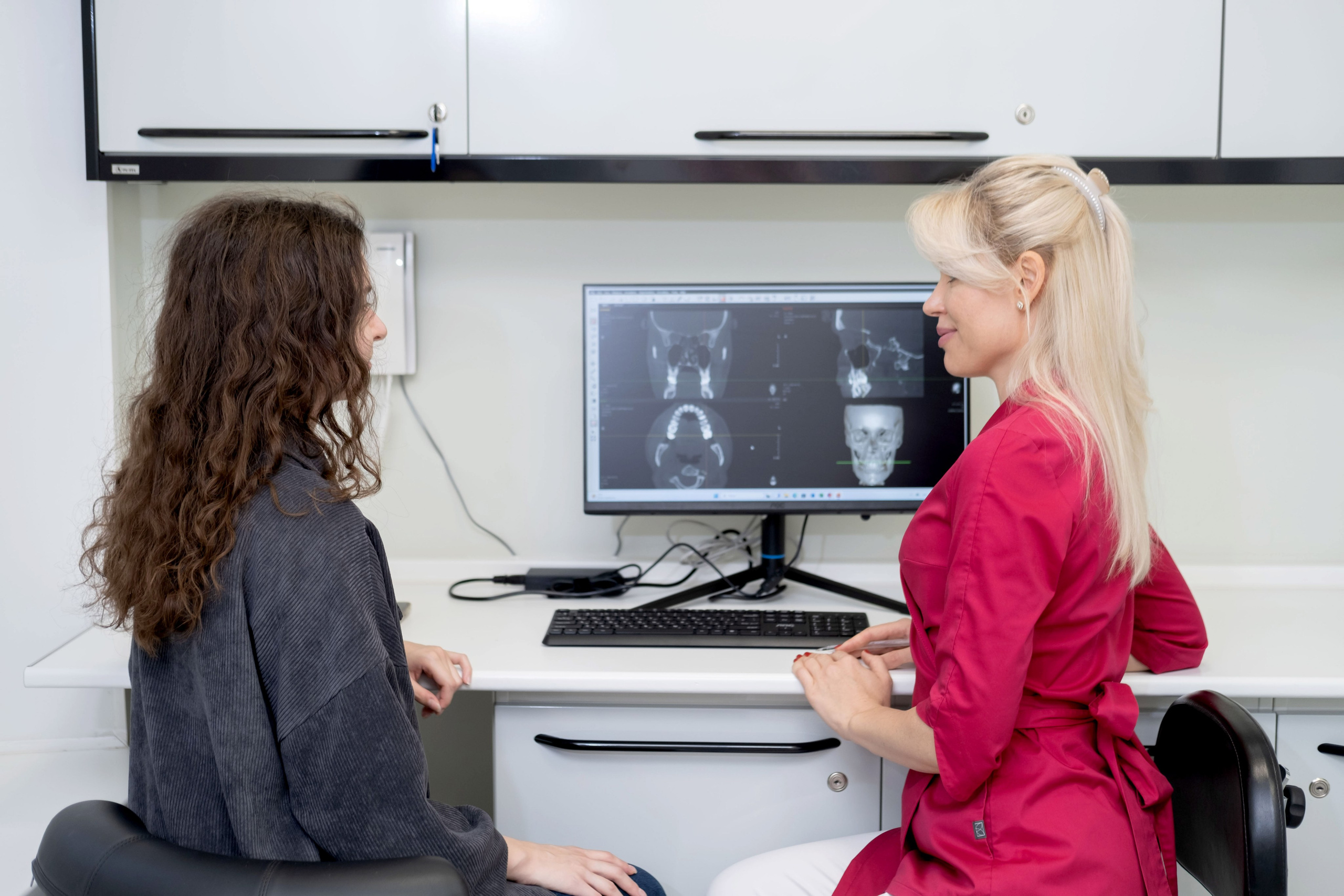 Леся Кохан | Стоматолог. Любовь Потапова