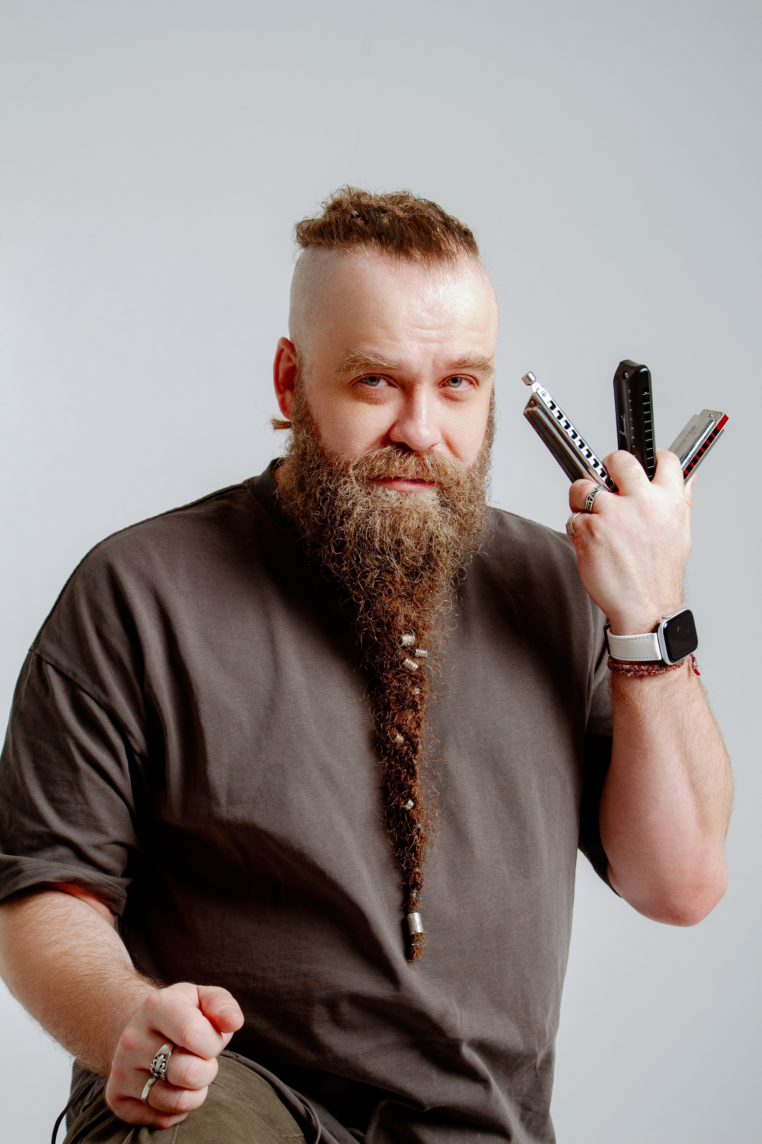 Борис Плотников. Губная гармоника. Мужской портрет, фотосессия для музыканта. Фотограф в Екатеринбурге Пойгина Елена