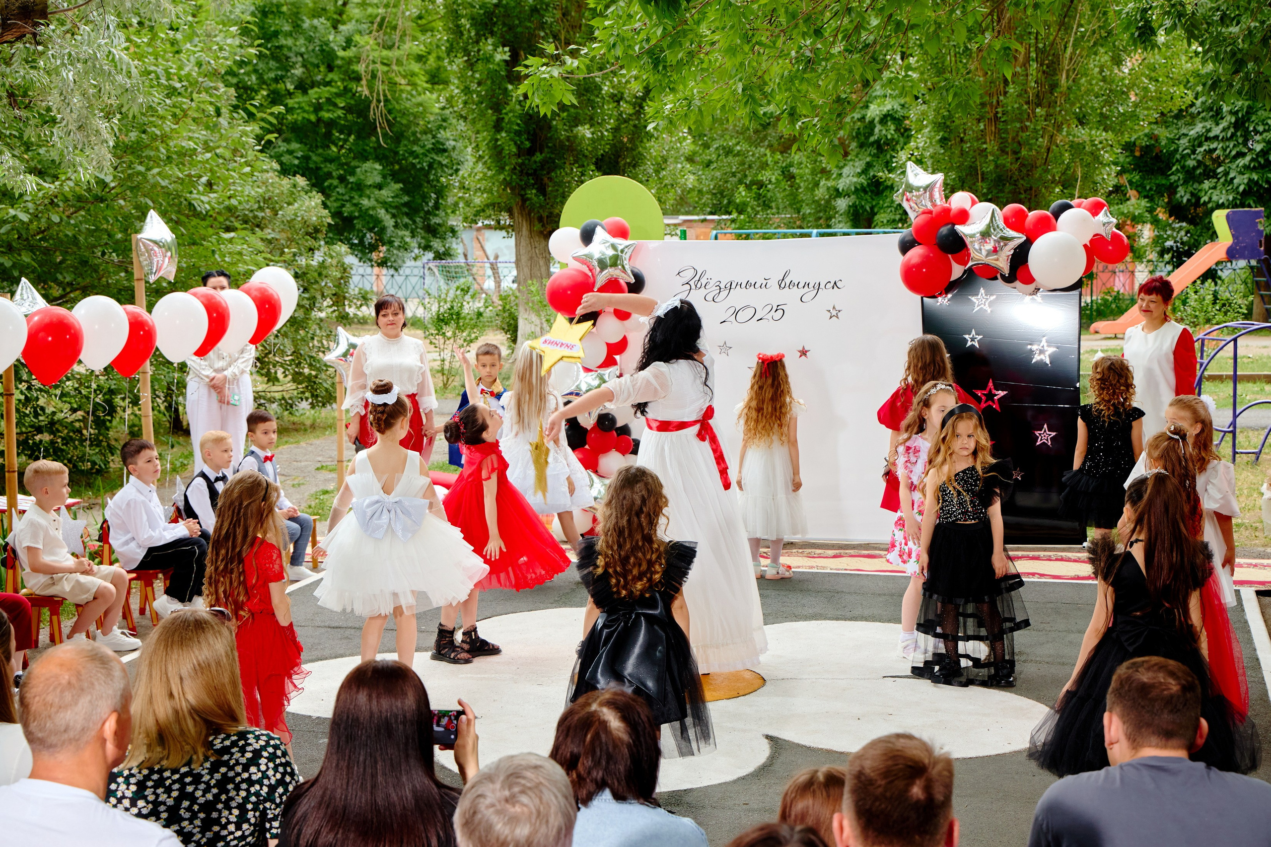 Выпускной 45 сад. Фотограф Выпускные альбомы Таганрог Сергей Коробченко