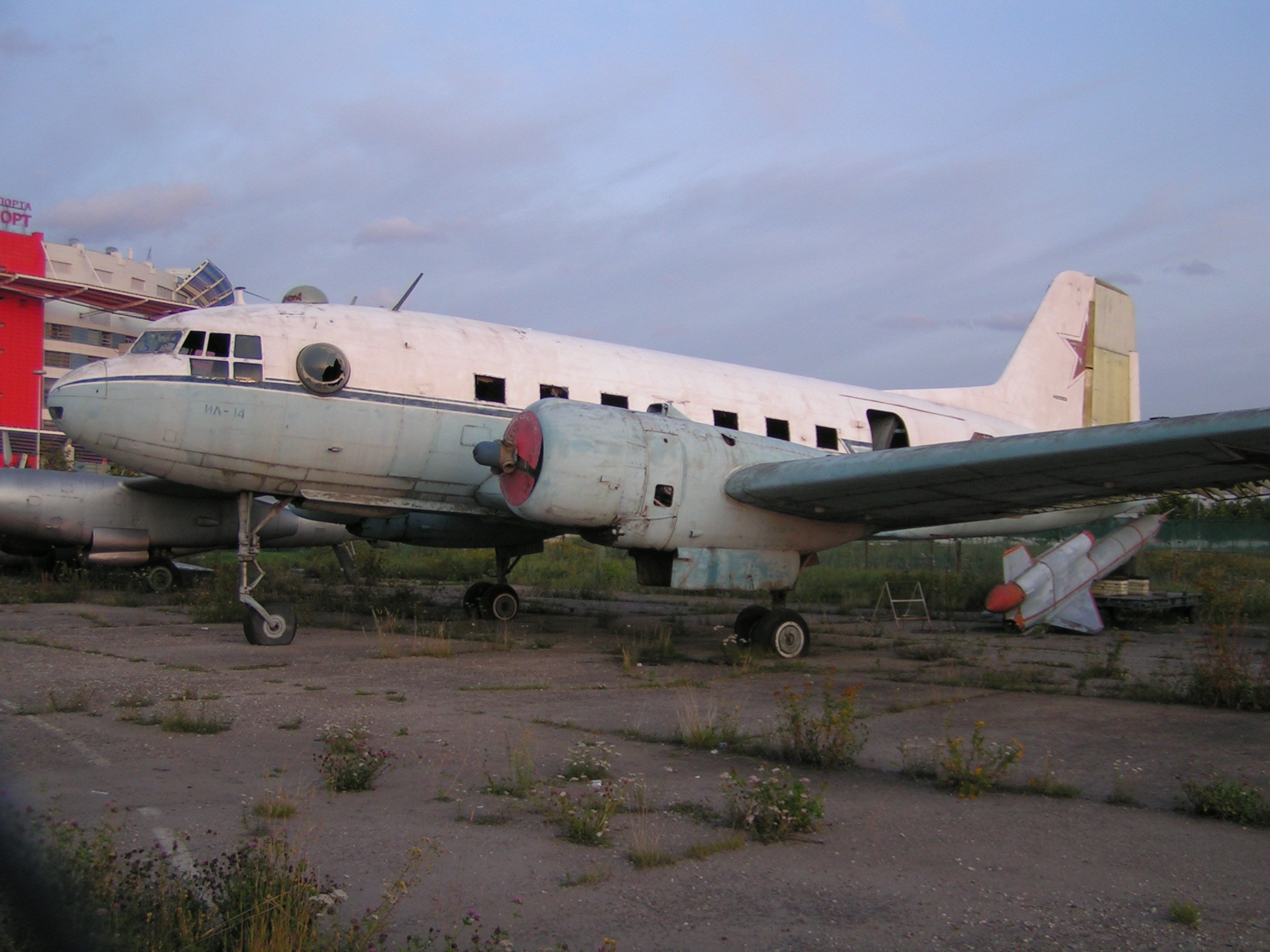 Ил-14 (Ходынка) — уничтожен. Фотоальбом показывающий увлекательный мир авиации и мир медведей Андрея Иванова