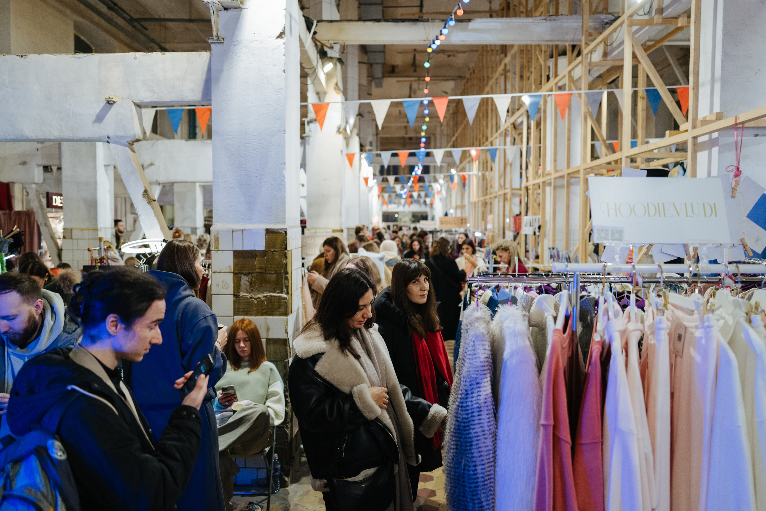 16 ноября 2024 в пространстве «Кристалл» / фото Валерий Белобеев. Фотоотчеты «Ламбада-маркета»