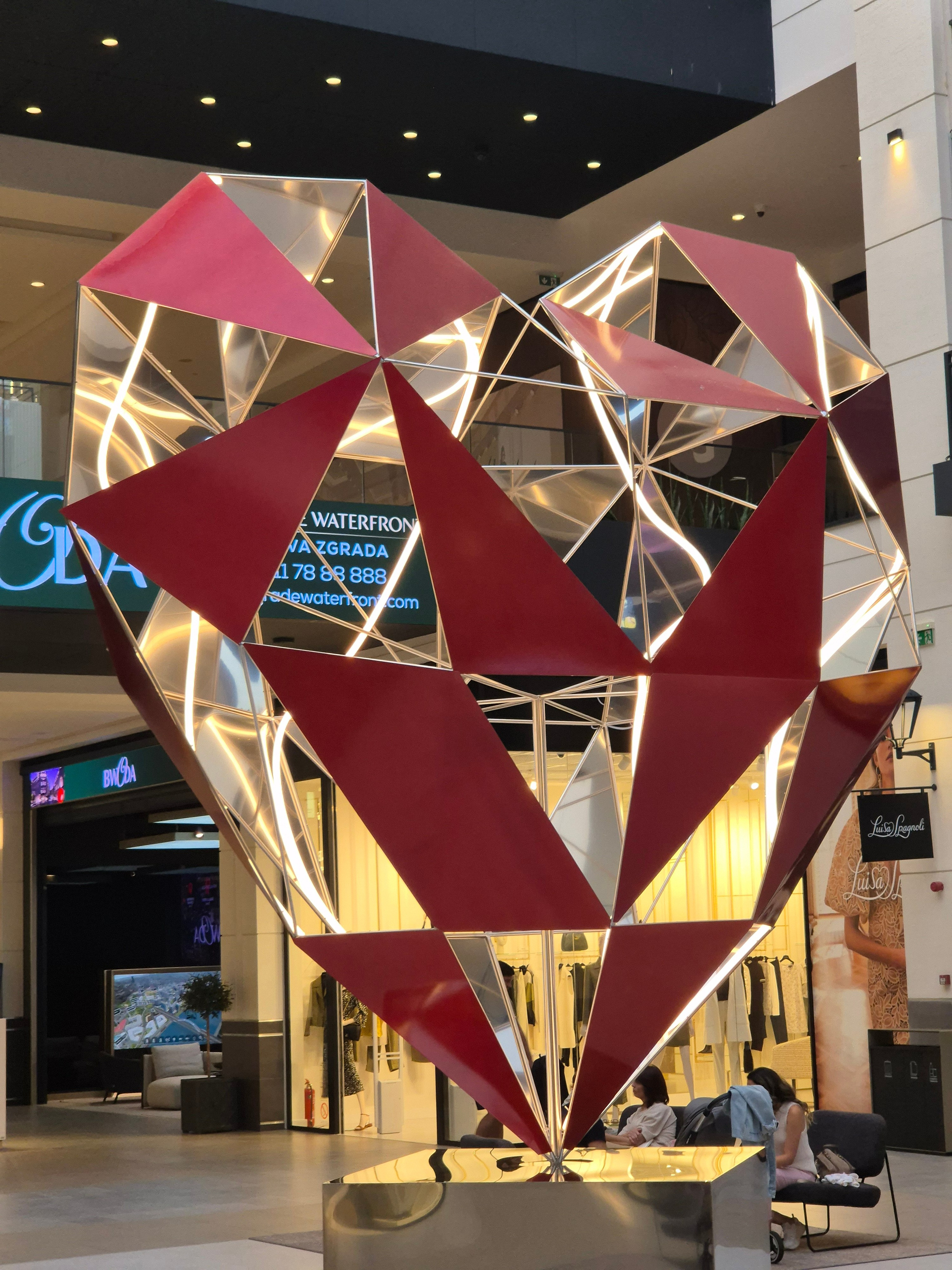 Вот такая вот любовь... в дырочку местами :))) Ну, кто как умеет :)