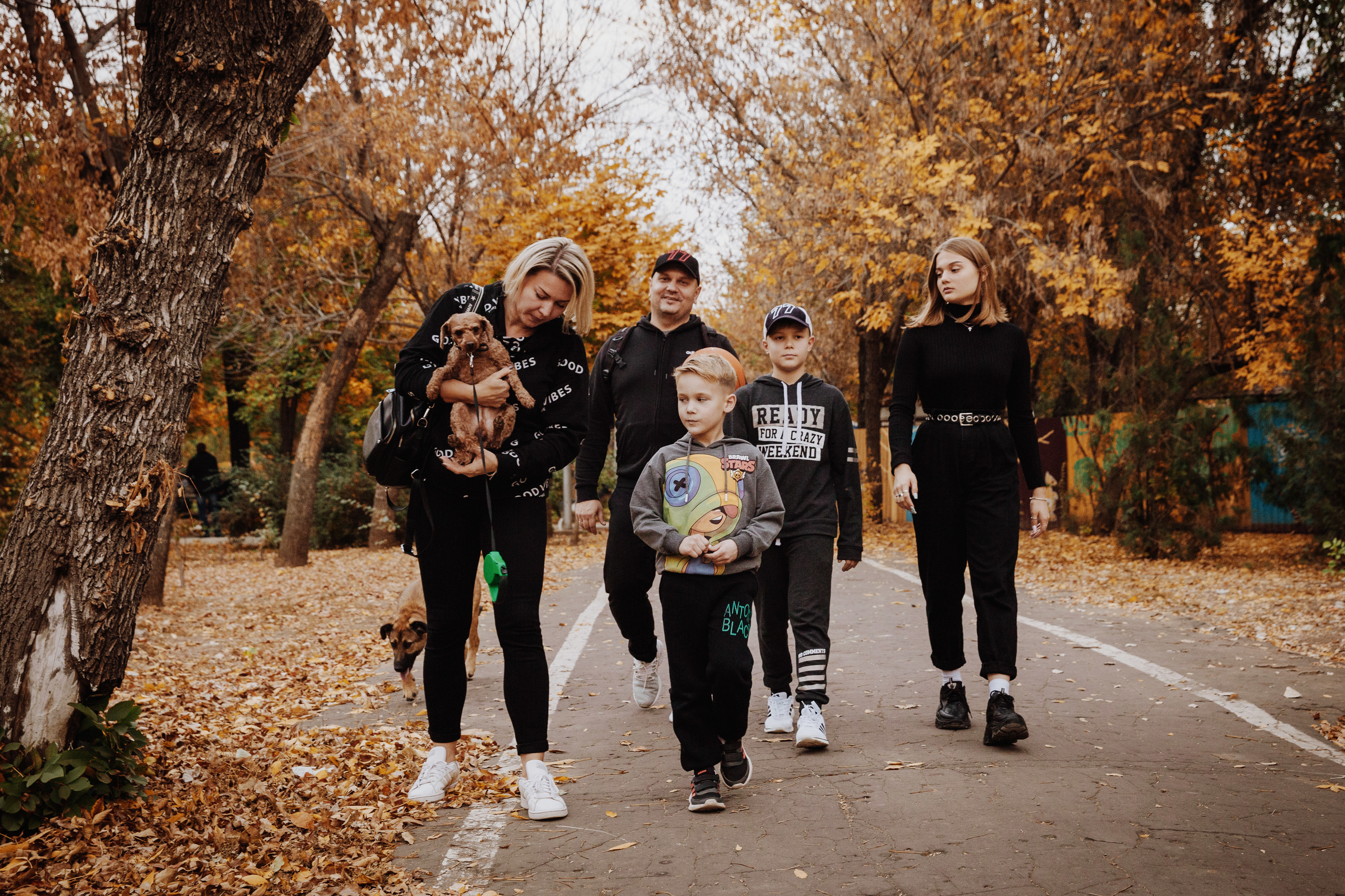 Ивановы. Спасибо за проявленный интерес к моему творчеству! Меня зовут Россохат