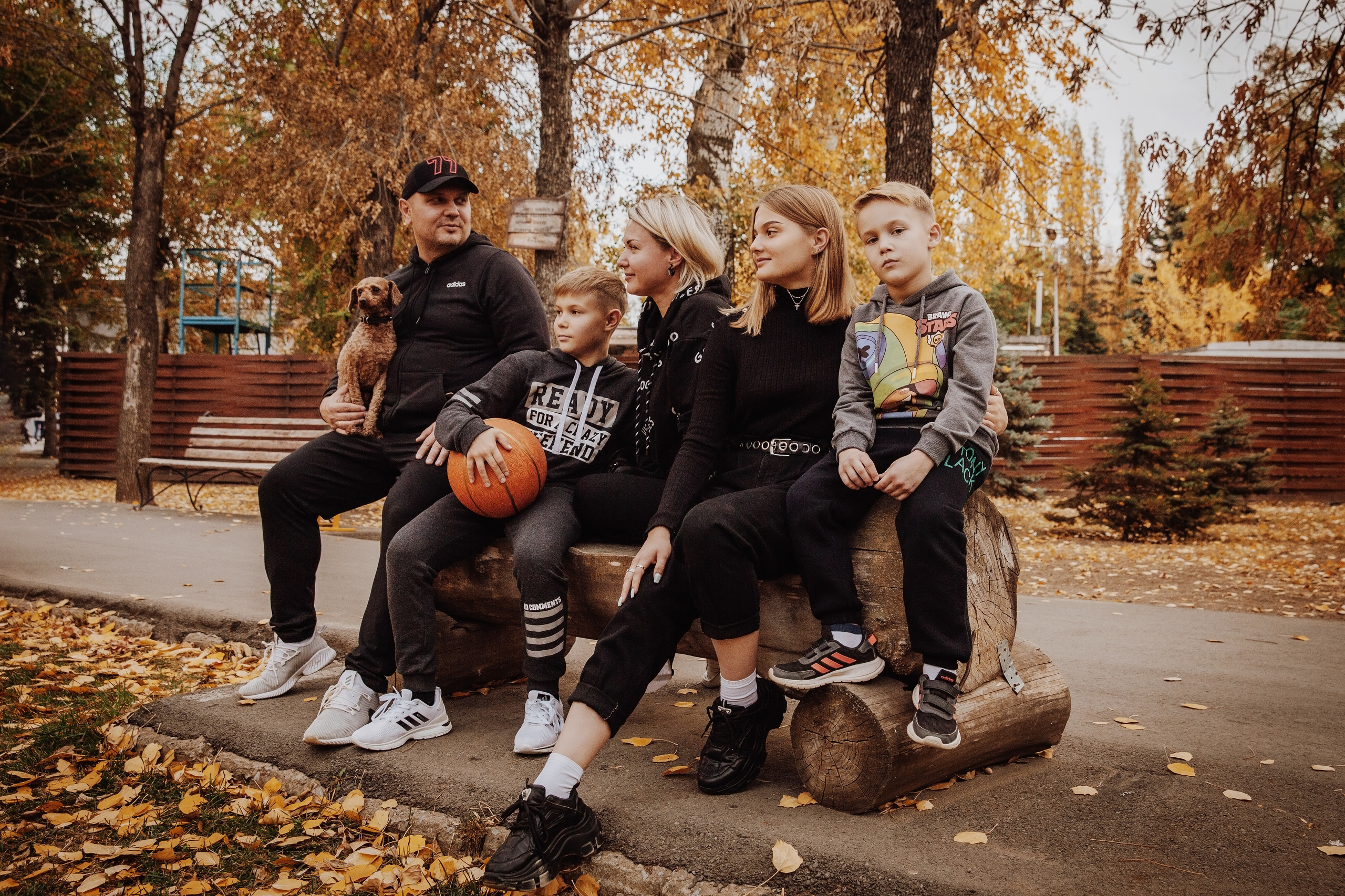 Ивановы. Спасибо за проявленный интерес к моему творчеству! Меня зовут Россохат