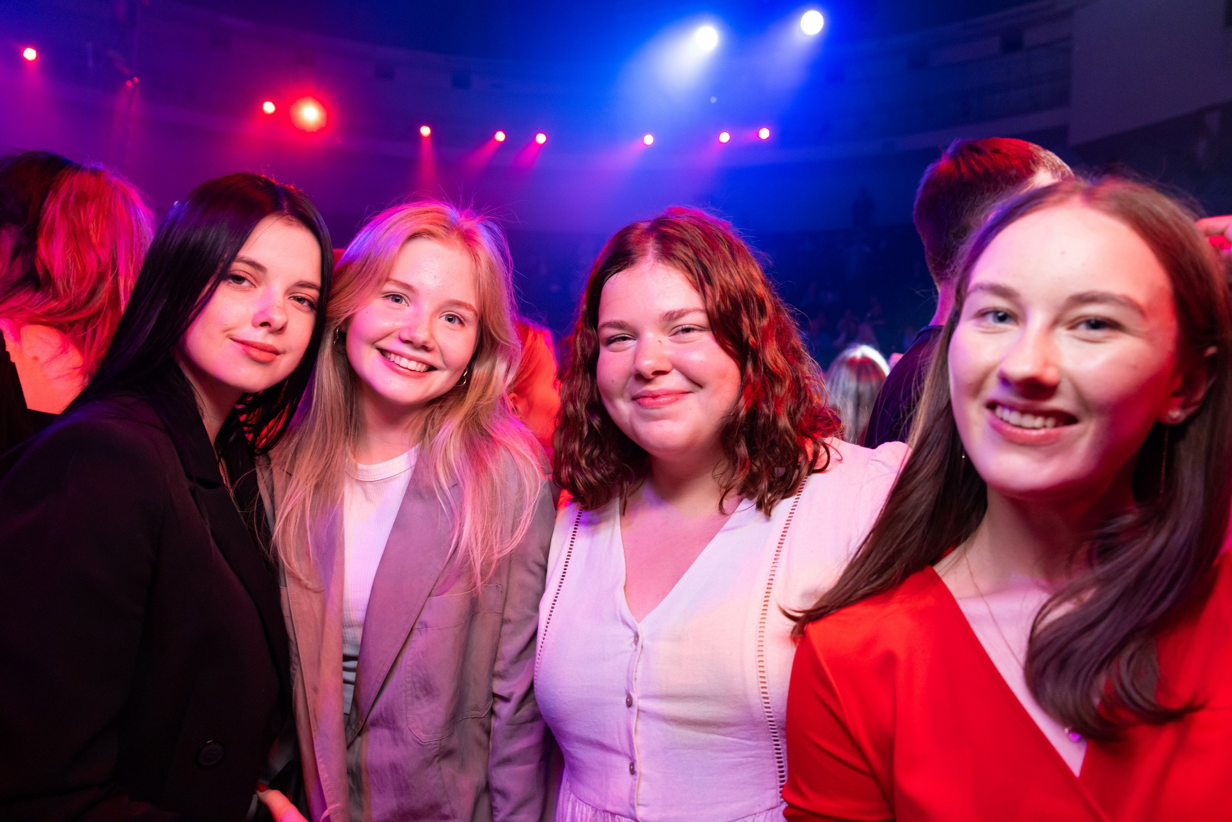 Городской бал выпускников (24 июня 2025). Репортажный фотограф Алексей Пирязев