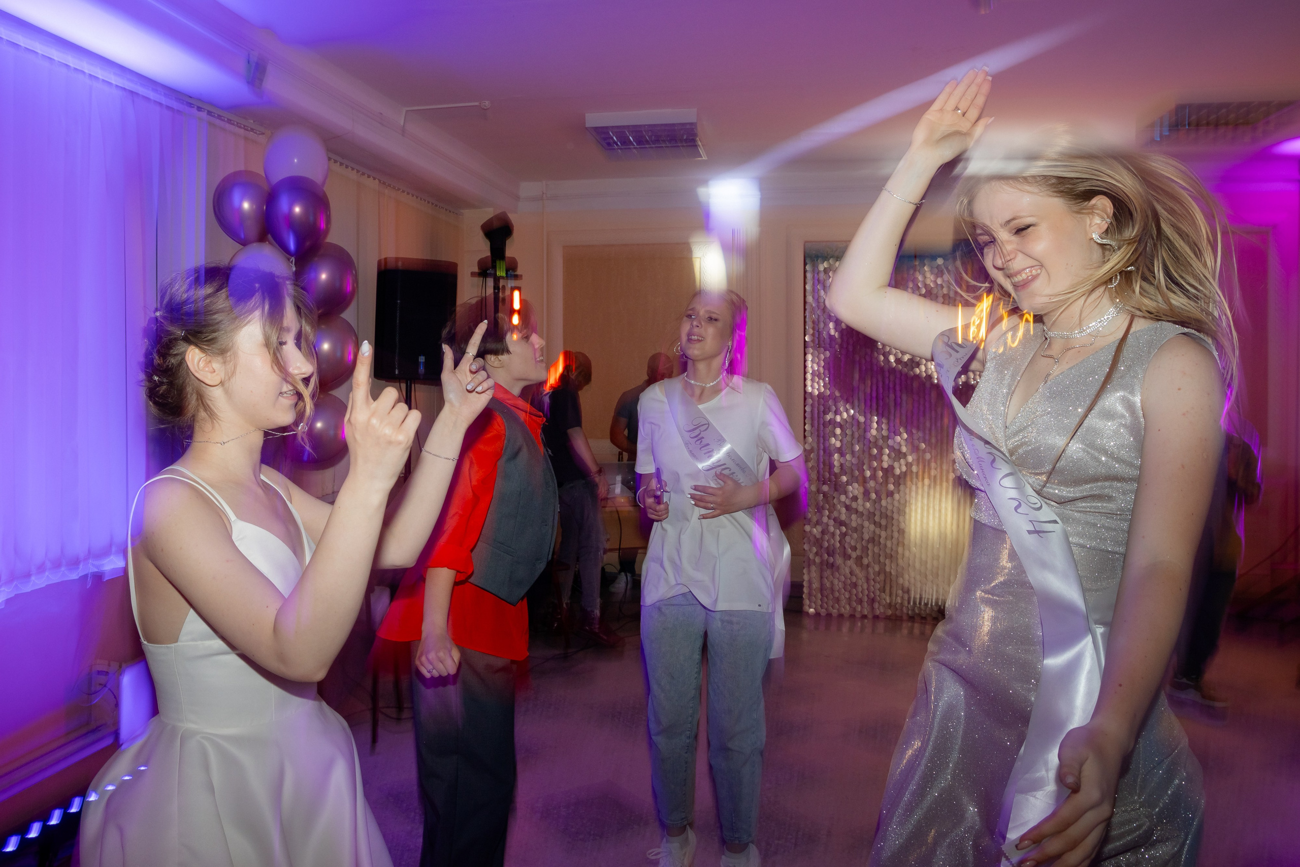 Школьный выпускной 2024 год в Соколе (Минск). Свадебный фотограф в Минске/Беларуси Сергей Спиридонов