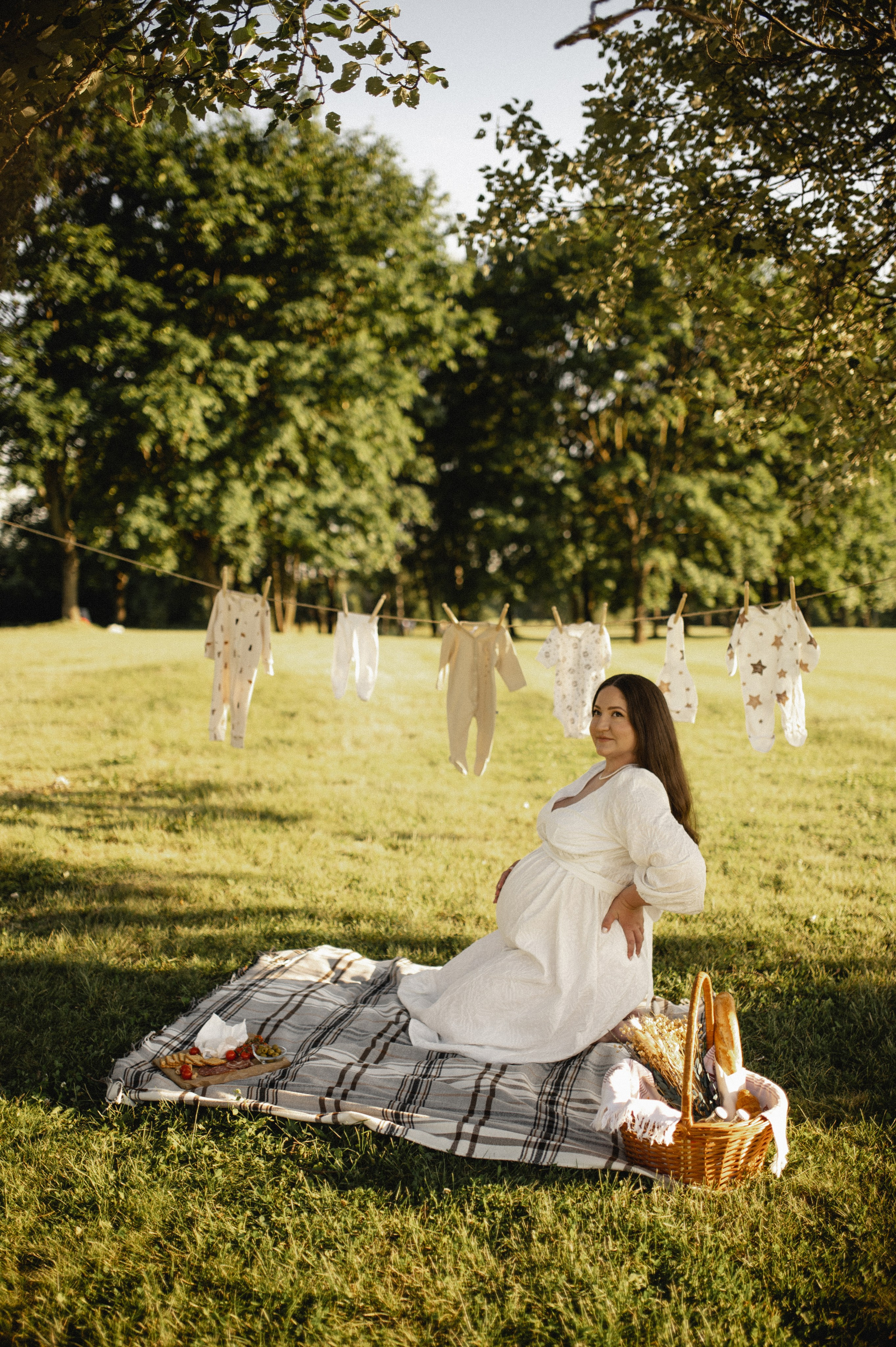 Фотосессия беременности на природе в парке Москвы. Семейная фотосессия Бутово Москва фотограф Алина Морщагина