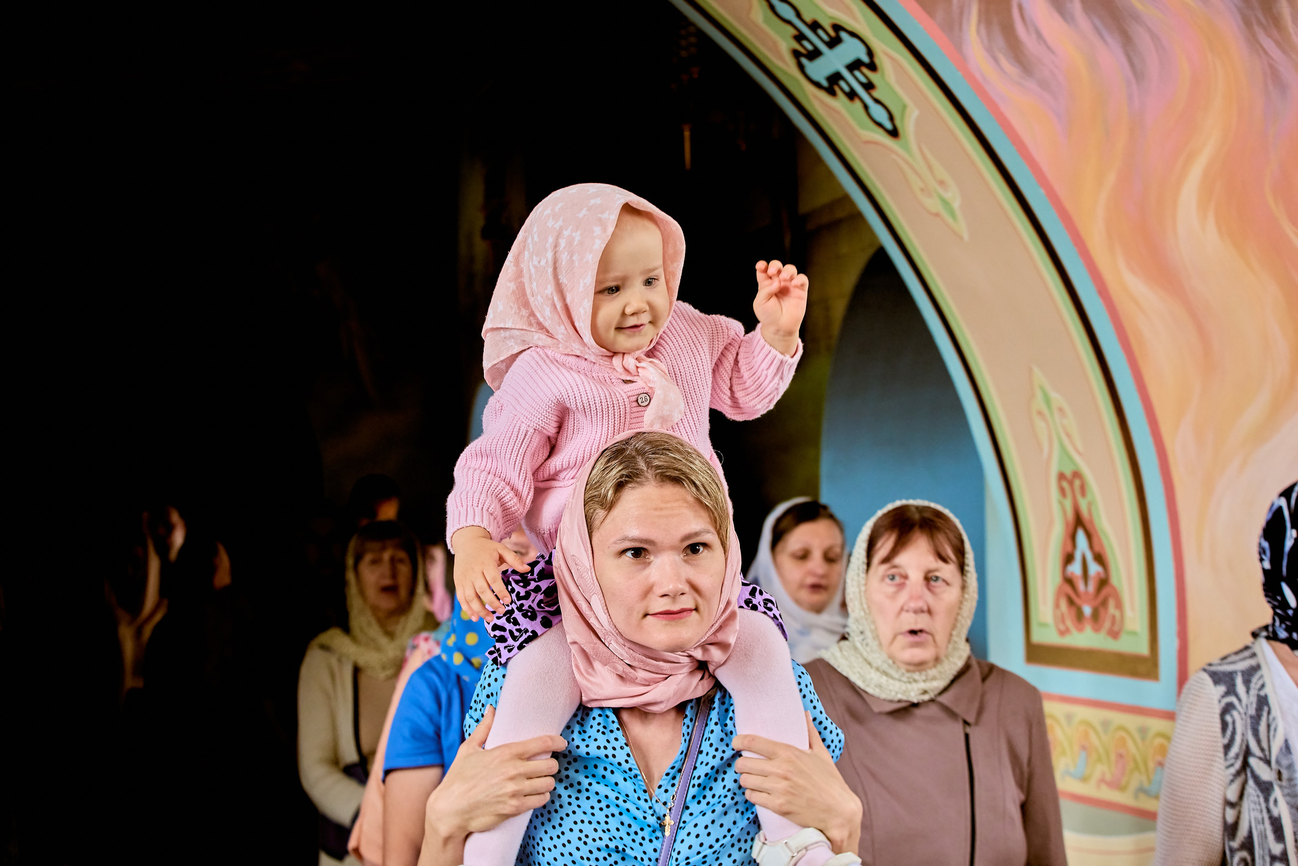 Дети на службе в храме — живое благословение Божьей милости, фото Николая Голованова, г. Дзержинск.