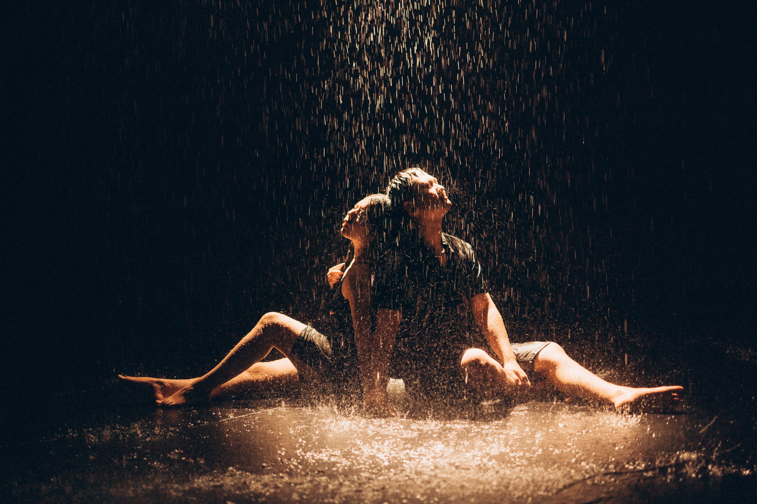 Свидание под дождем. Фотограф в Алматы Чалова Нафиса