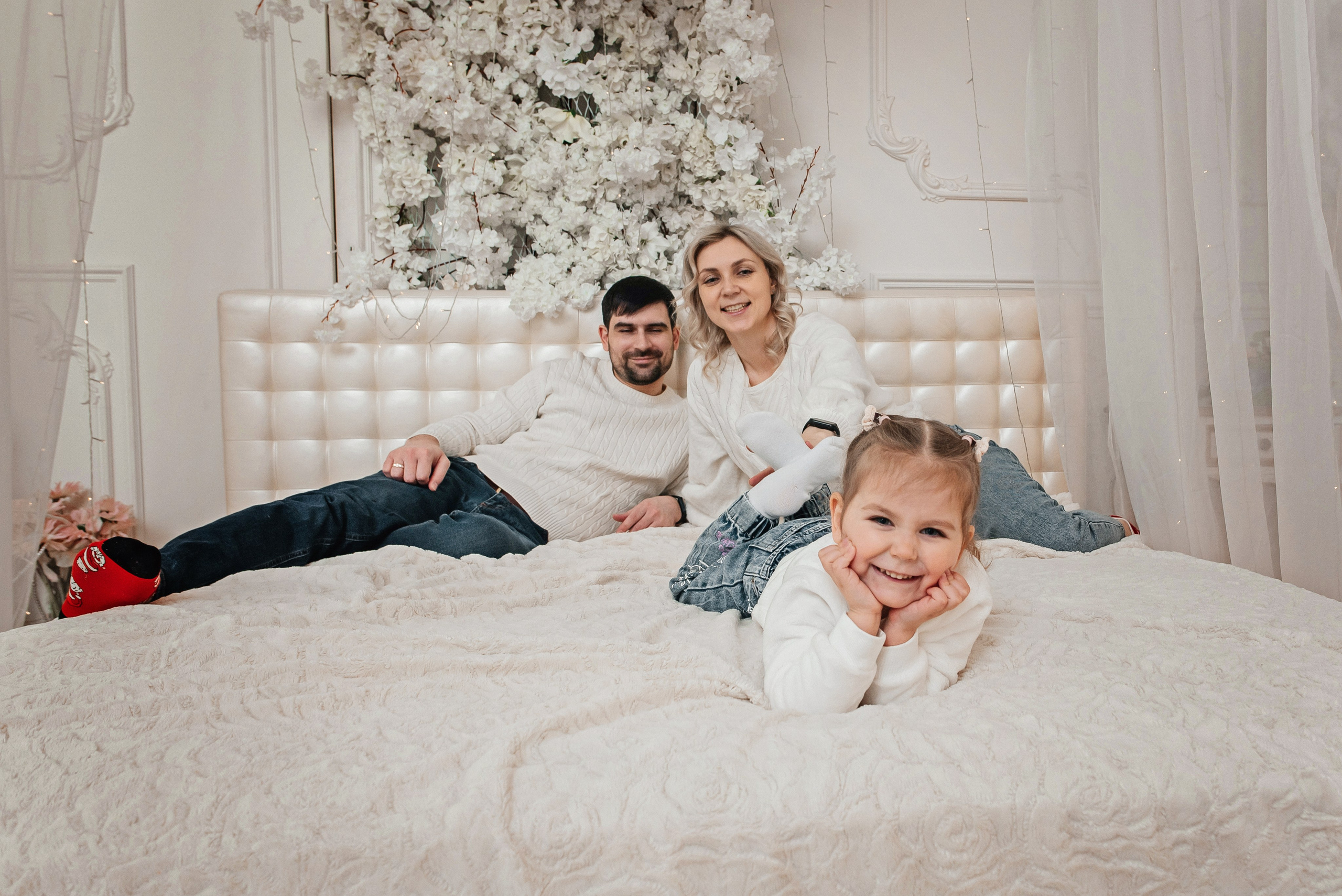 Катюша с семьей в студии. Детский и семейный фотограф выпускной альбом Приморско-Ахтарск