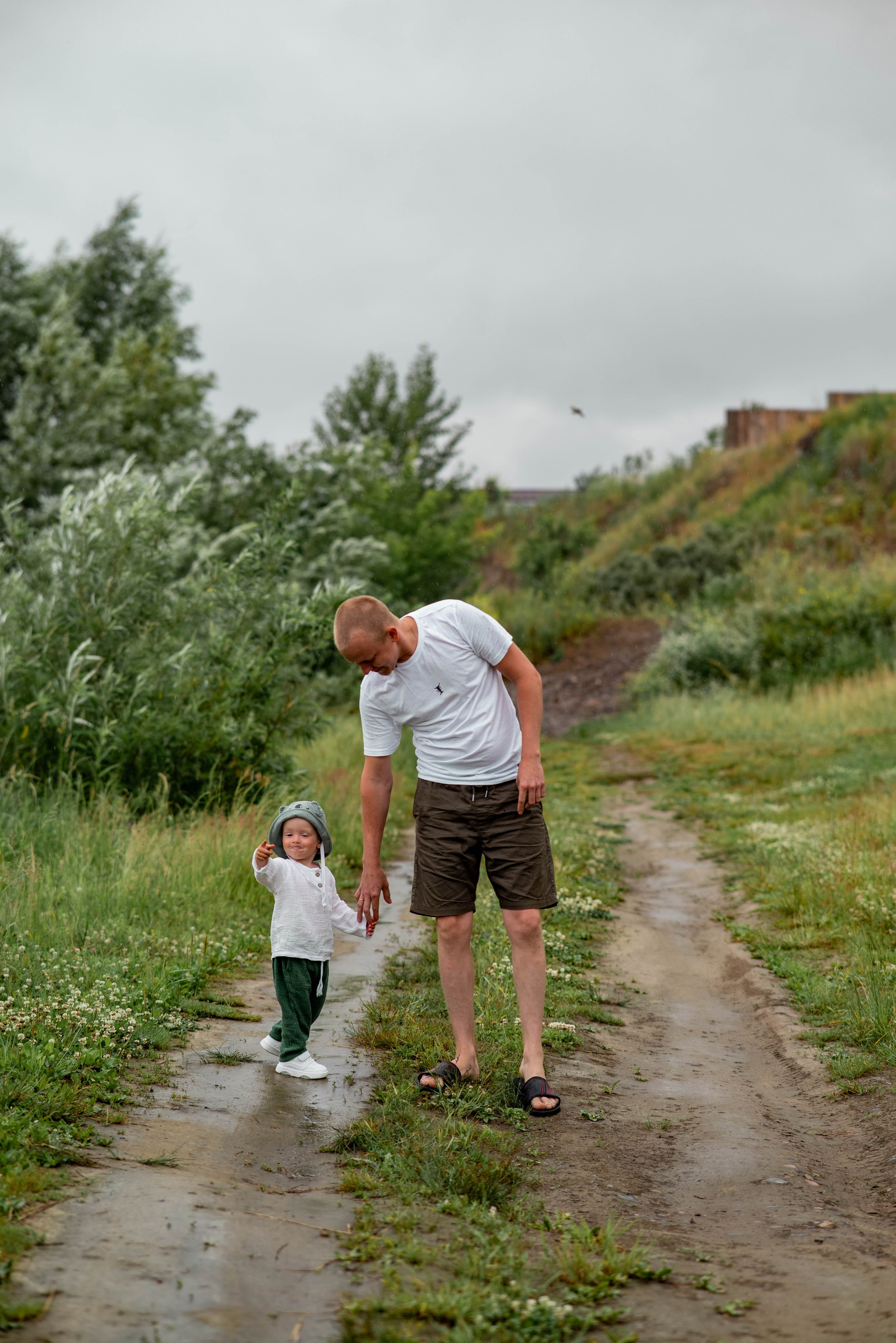 Молодая семья в лесной зоне. Семейный и свадебный фотограф в Абакане Юлия Су