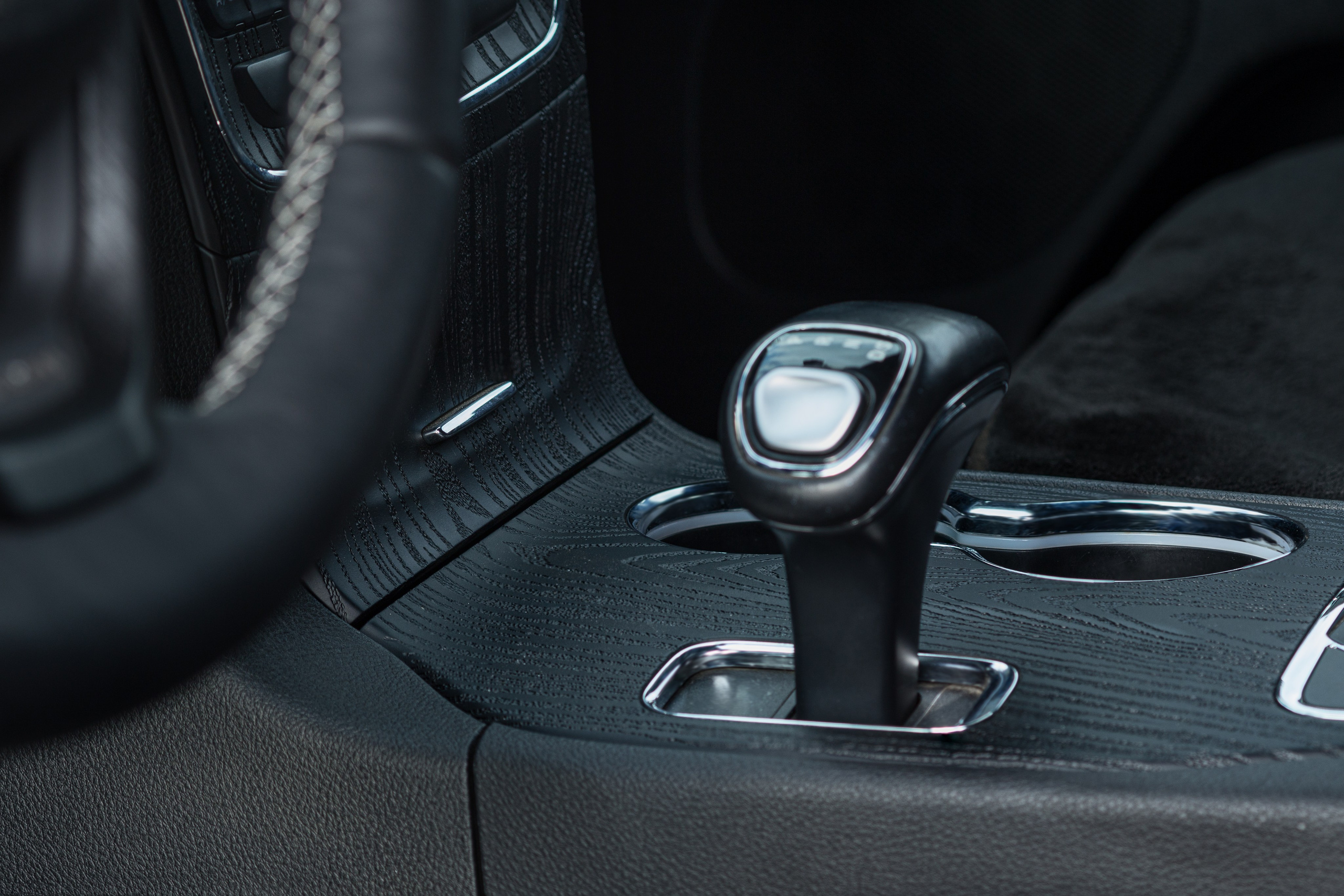 Фотосъемка автомобиля Grand Cherokee для Evil Painter. Интерьерный фотограф и ретушер в Красноярске Денис Антропов