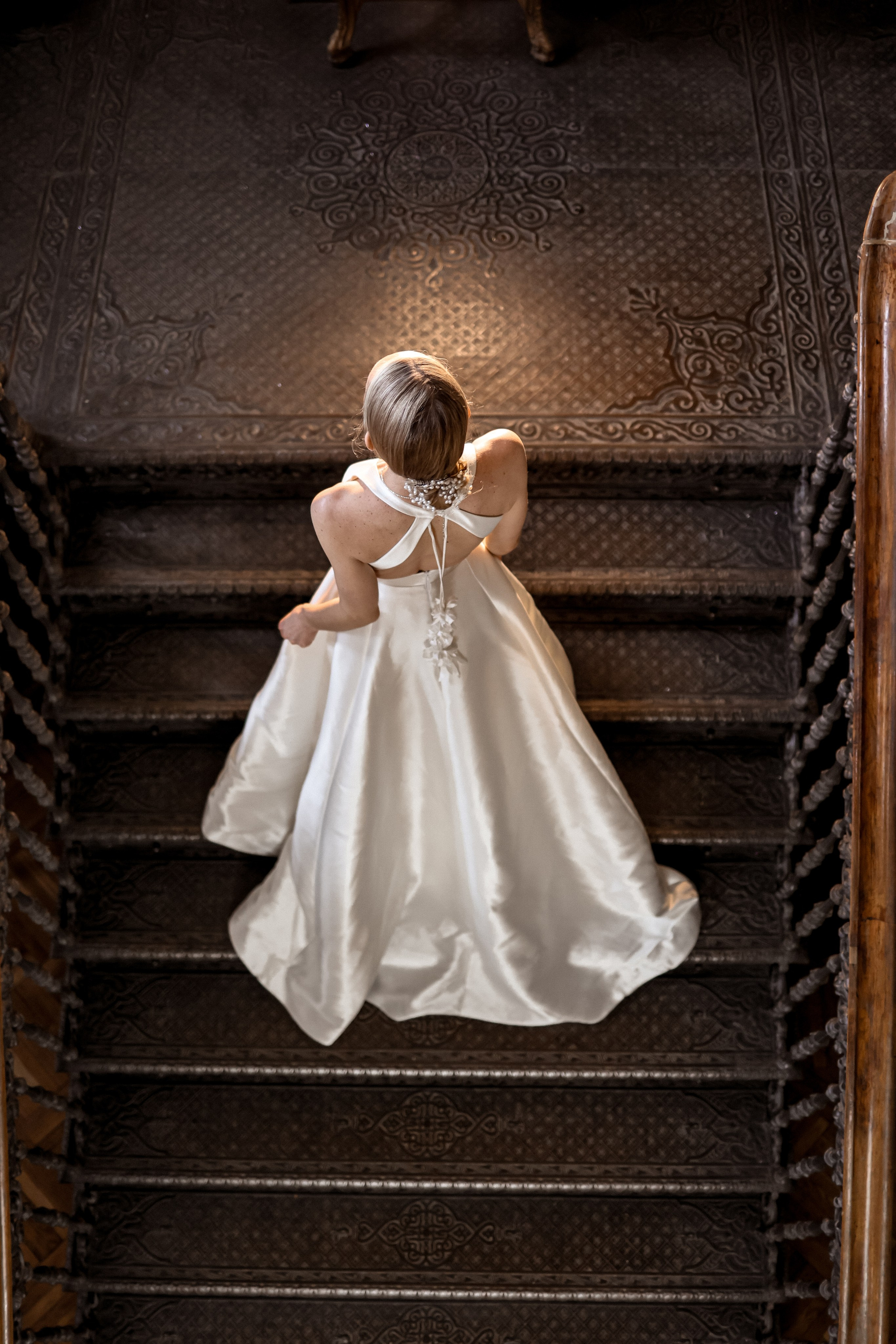 Свадебная love story в особняке. Свадебный и семейный фотограф Москва и Московская область