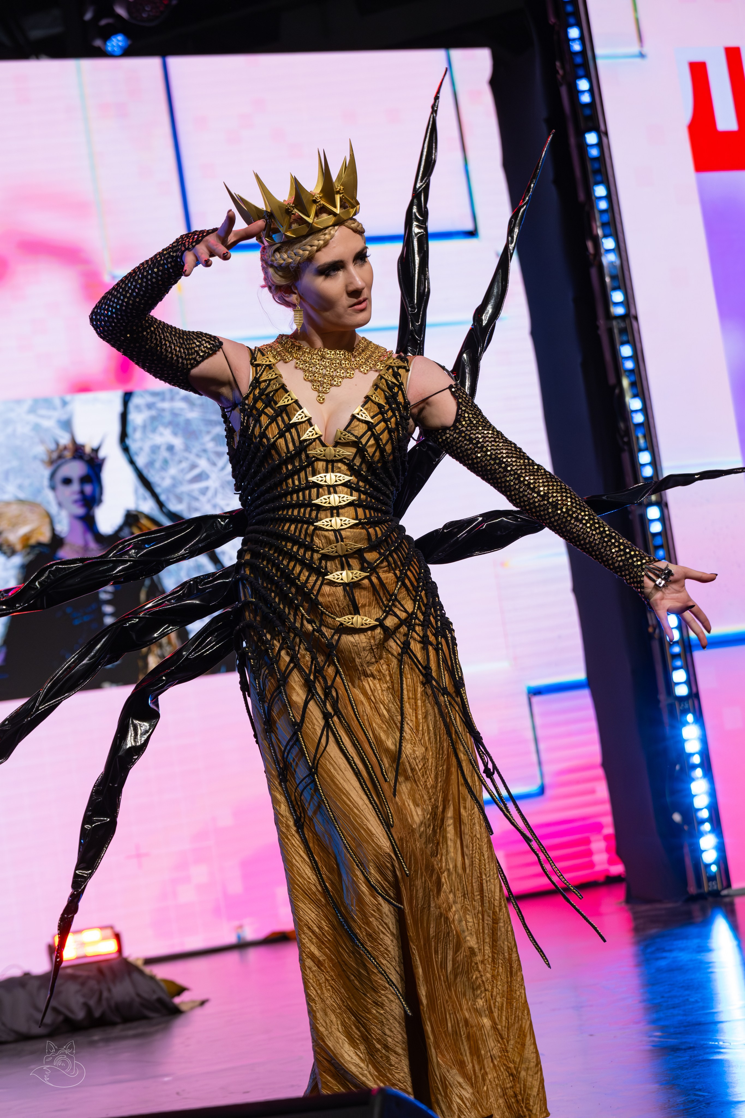 Сцена РЭД ЭКСПО 2024. Косплей фотограф