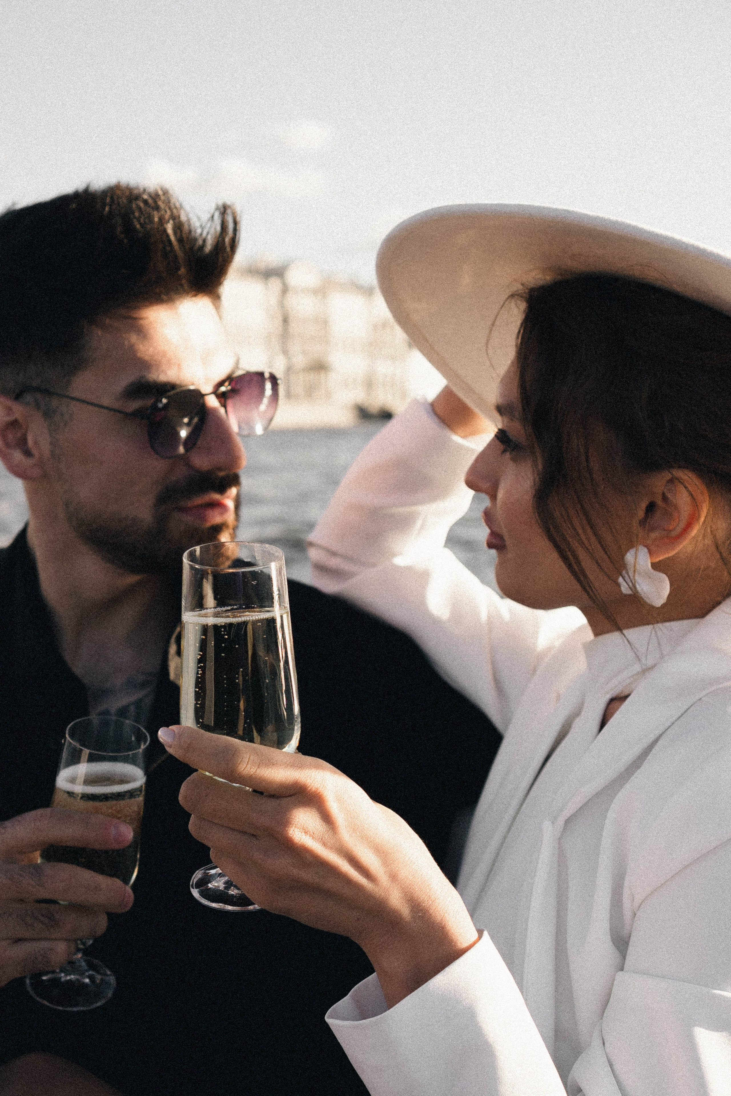 СВАДЕНБНАЯ СЬЕМКА НА КАТЕРЕ ПО КАНАЛАМ САНКТ-ПЕТЕРБУРГА И В АКВАТОРИИ НЕВЫ. Профессиональный фотограф, Санкт-Петербург — Виктория Богомолова