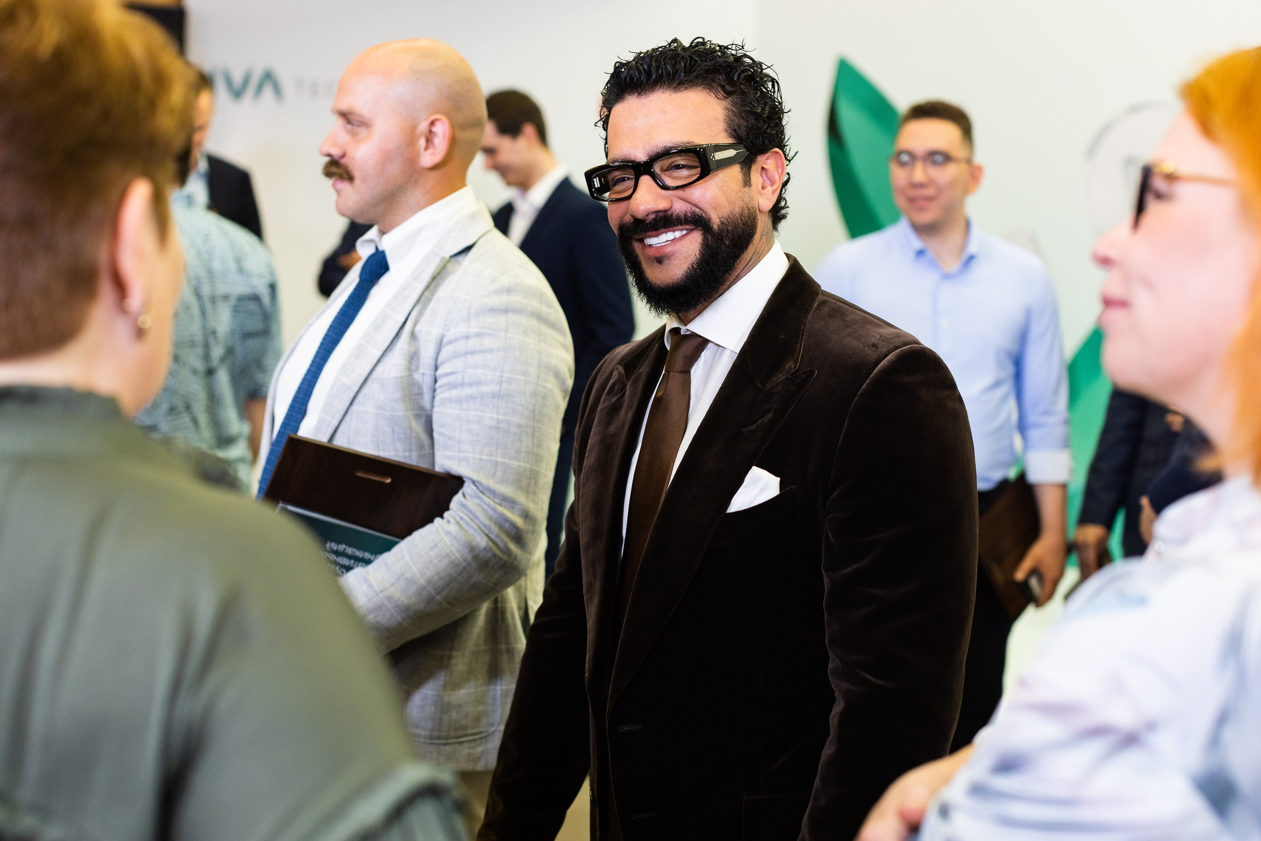 IVA на Московской бирже. Свадебный и портретный фотограф в Королёве Сергей Чихарев