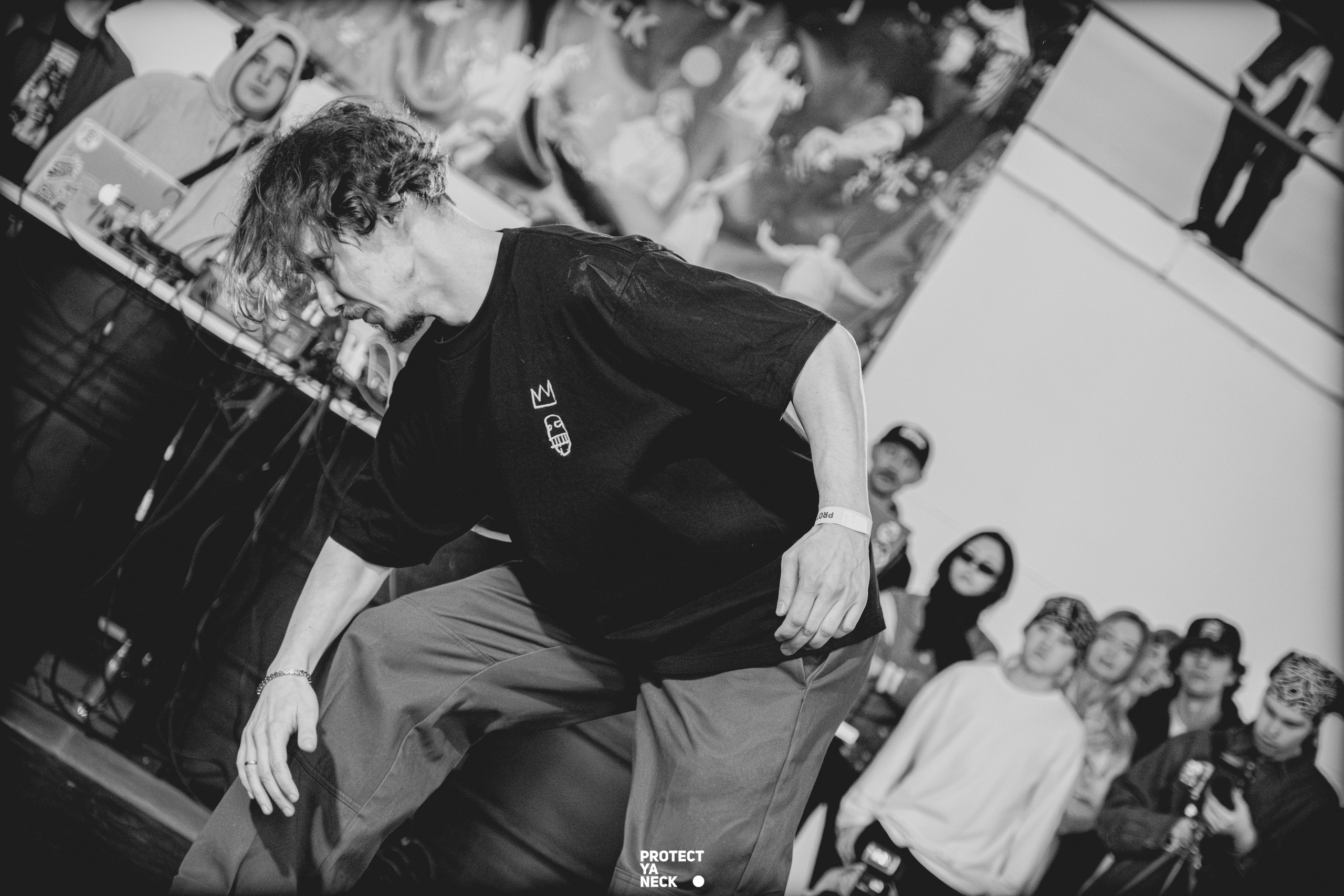 PROTECT YA NECK 22/03 (@youlovebu). Соня бу тебя сфоткала