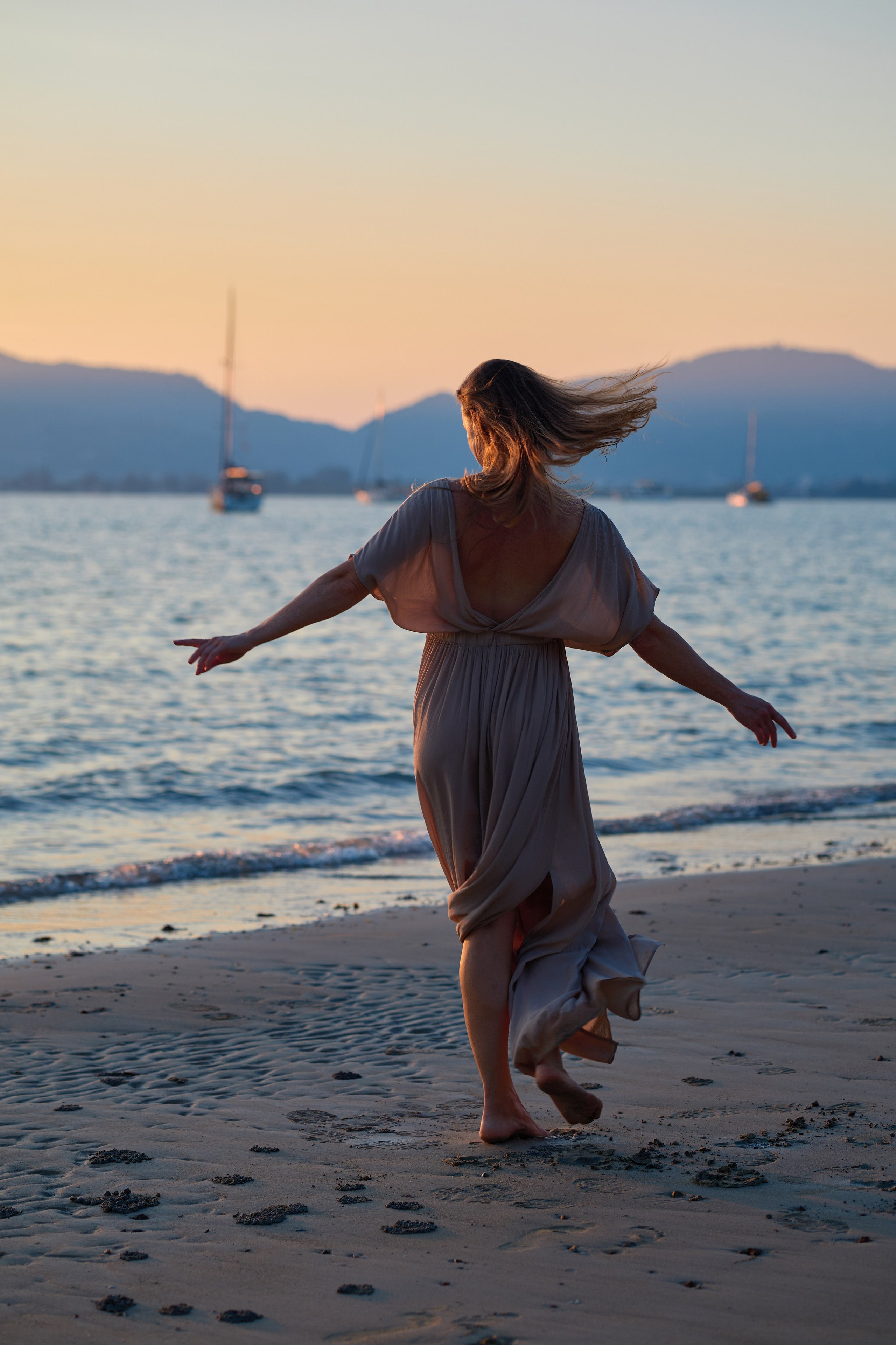 Съёмка мамы с дочкой на море