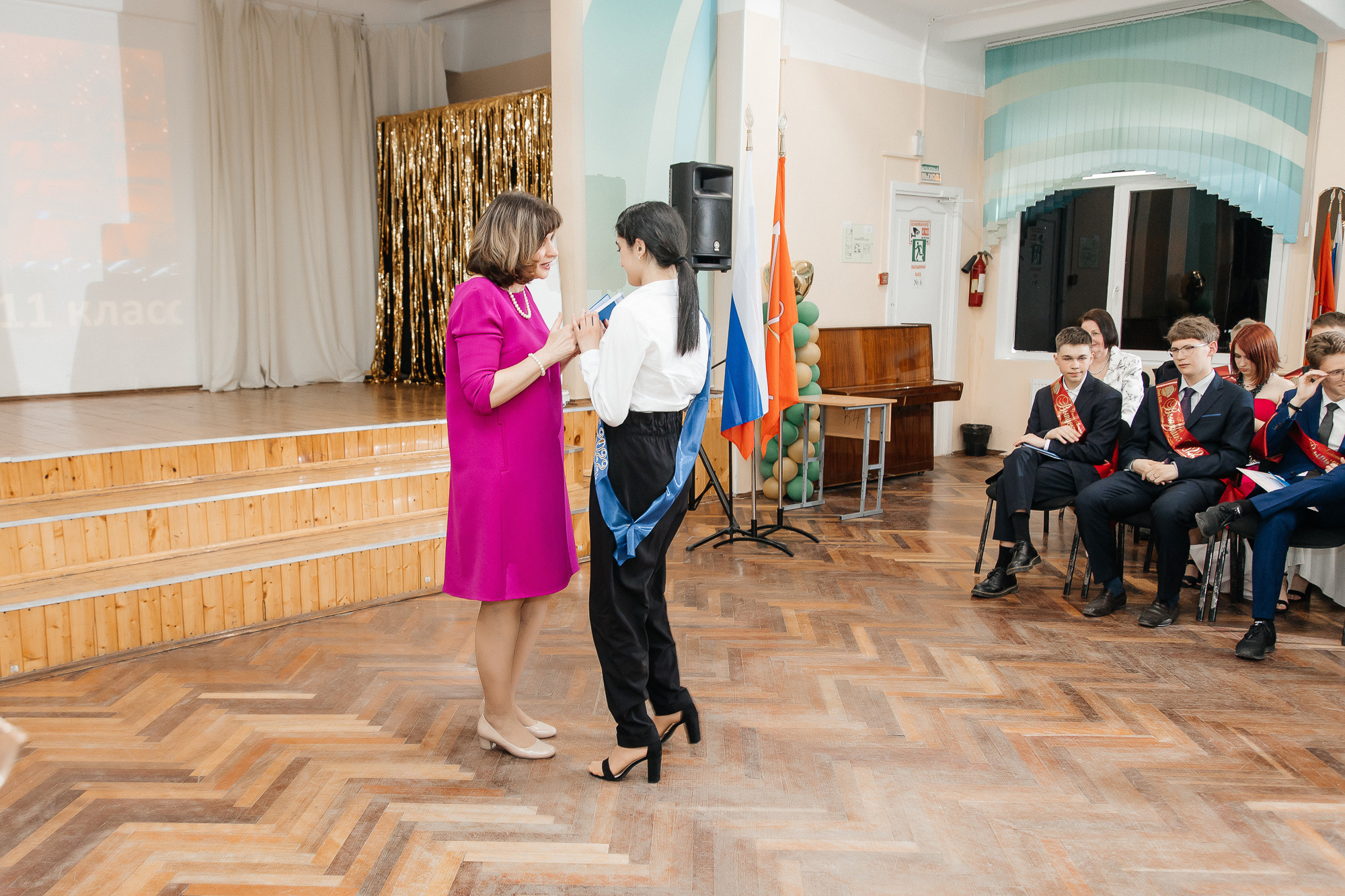 101 лицей — Вручение аттестатов (23 июня 2022). Свадебный и семейный фотограф Крамар Наталья