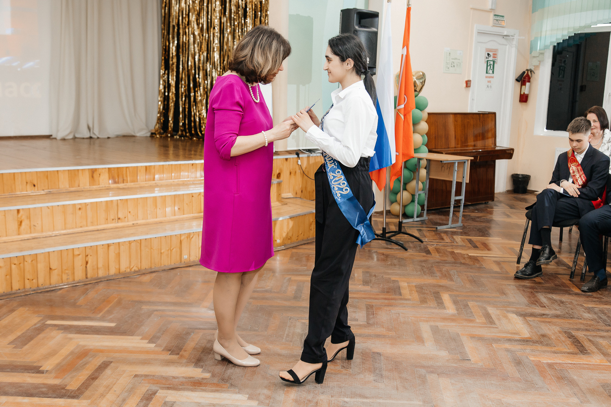 101 лицей — Вручение аттестатов (23 июня 2022). Свадебный и семейный фотограф Крамар Наталья