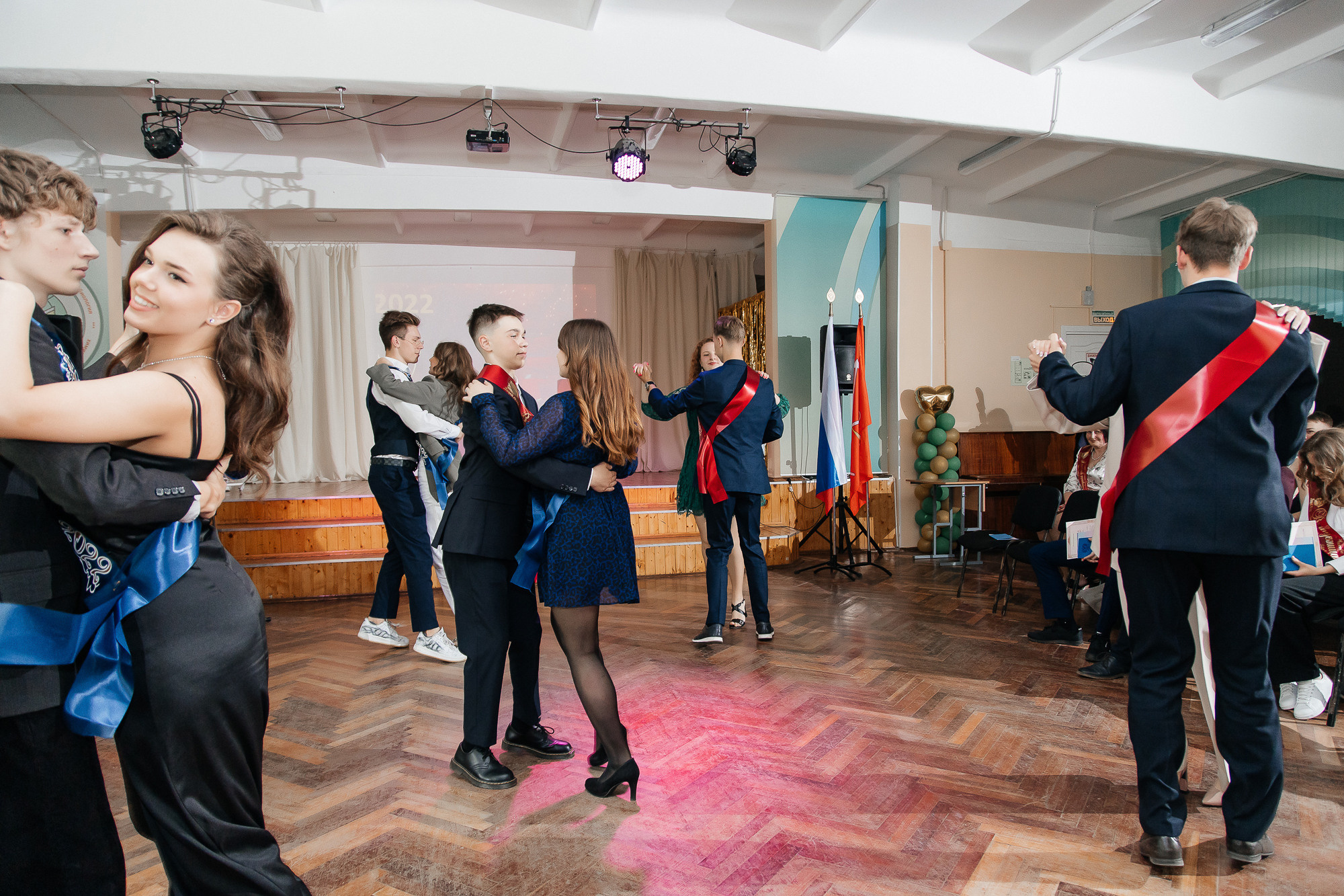 101 лицей — Вручение аттестатов (23 июня 2022). Свадебный и семейный фотограф Крамар Наталья