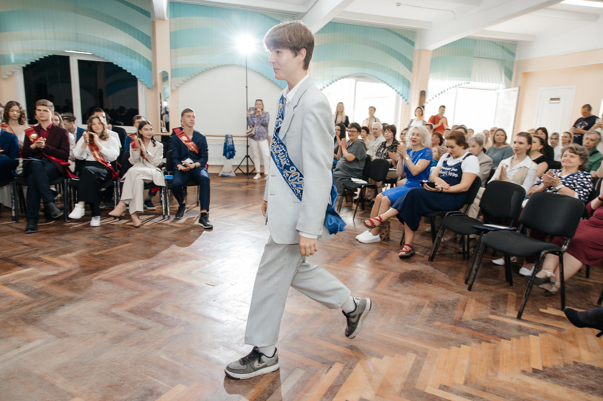 101 лицей — Вручение аттестатов (23 июня 2022). Свадебный и семейный фотограф Крамар Наталья