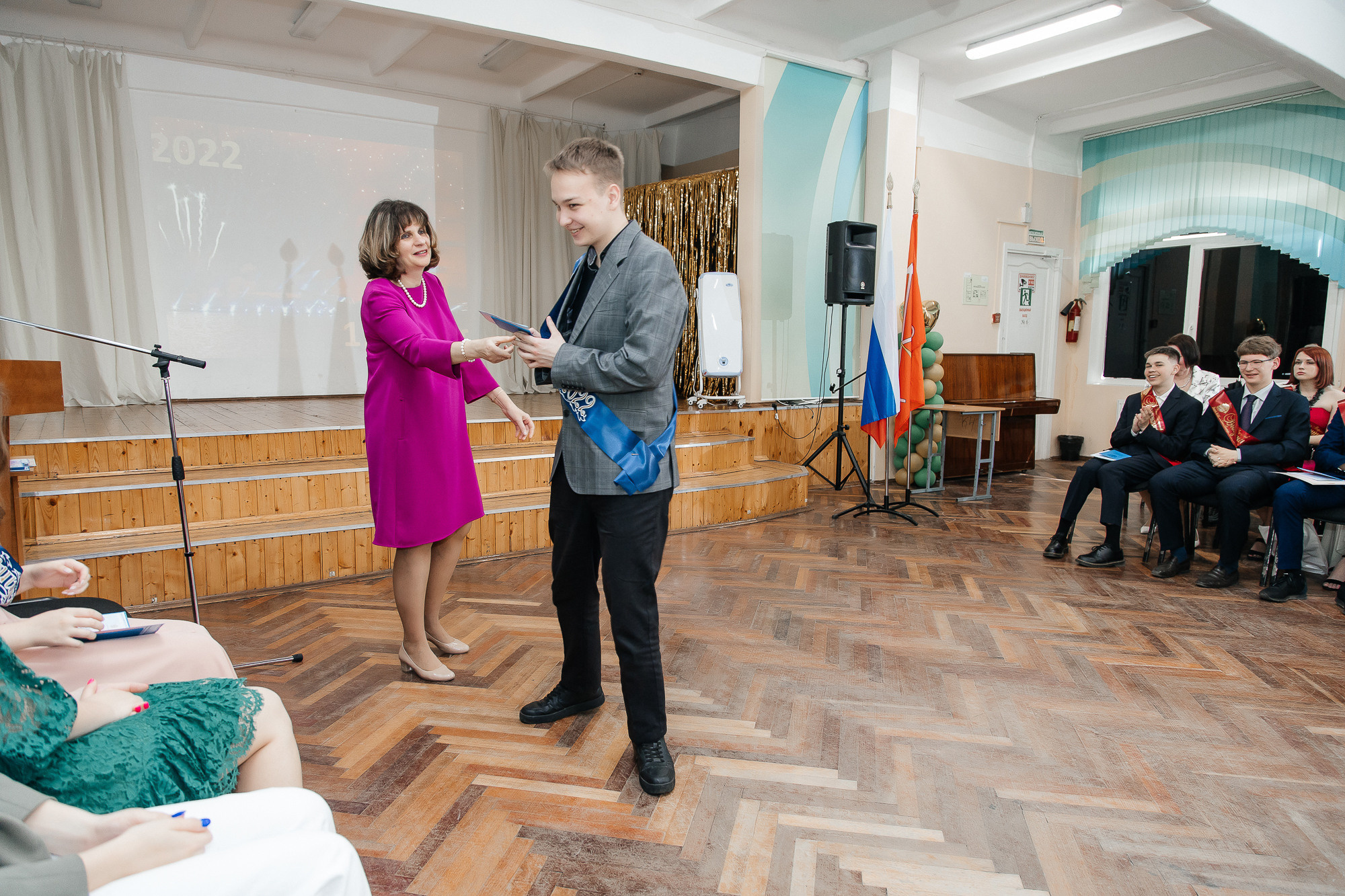 101 лицей — Вручение аттестатов (23 июня 2022). Свадебный и семейный фотограф Крамар Наталья